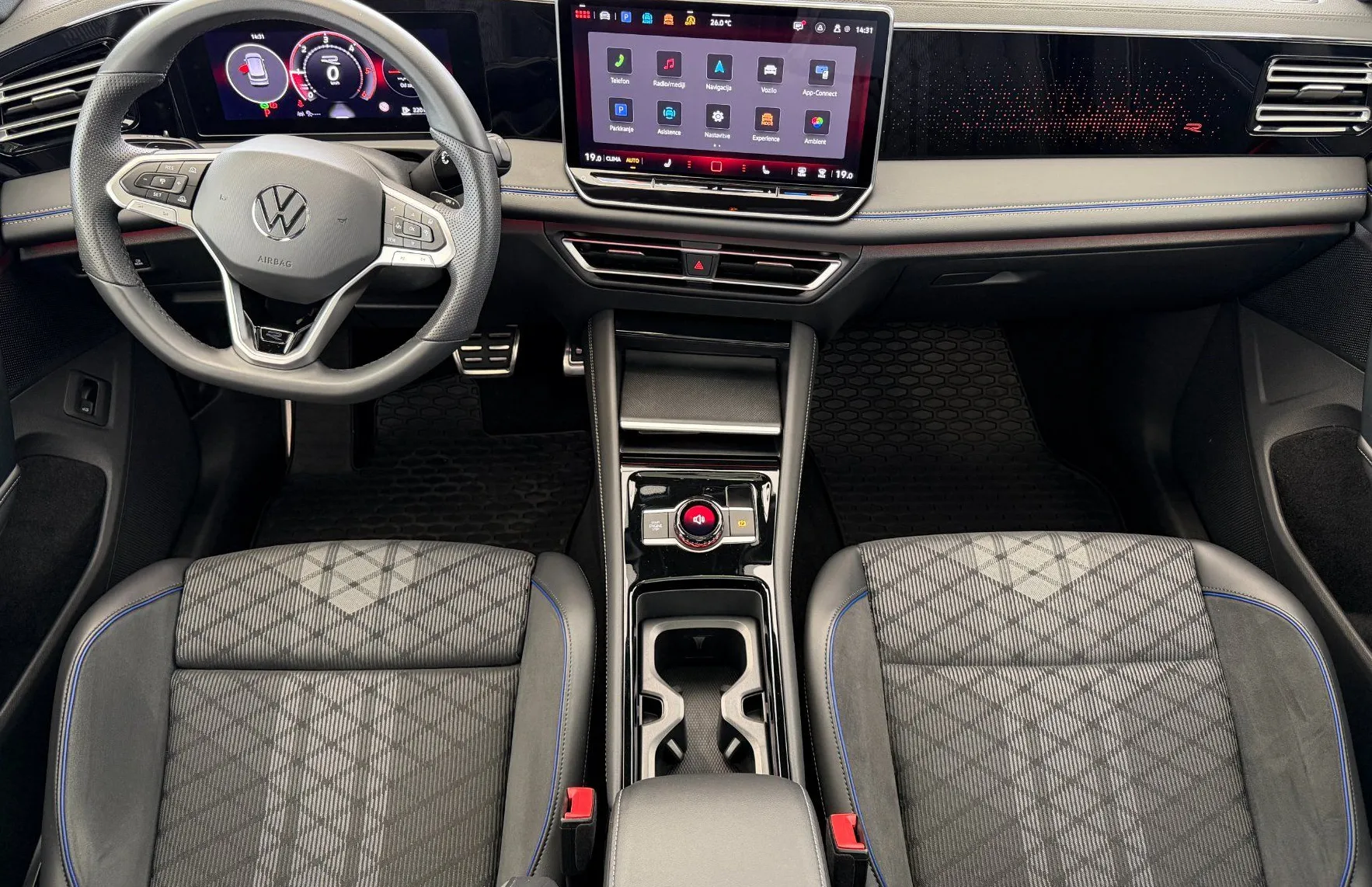 Zunanja slika - Volkswagen Tiguan - 4JOY 2.0TDI DSG SLO 1.Lastnik BLACK STYLE-PANORAMA - 6