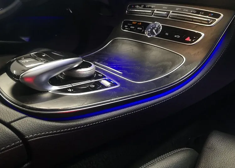 Zunanja slika - Mercedes-Benz E-Razred - E 220 d 4MATIC VELIKA NAVI-USNJE-KAMERA-ALU20-PD.. - 7