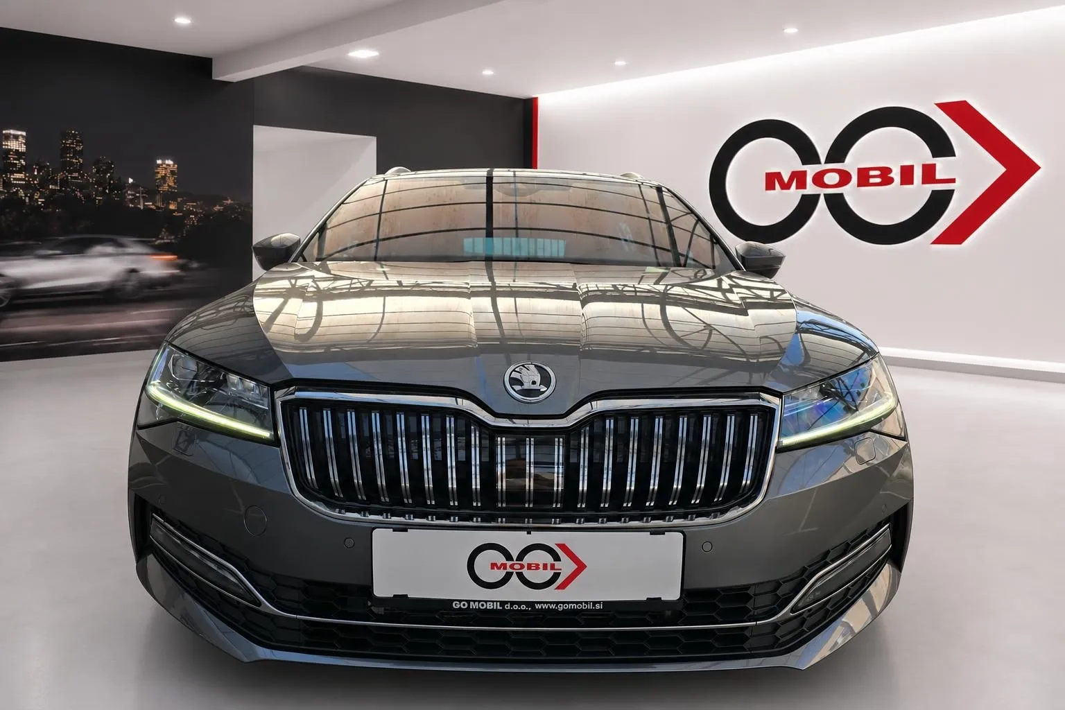 Zunanja slika - Škoda Superb - Combi 2.0 TDI L K DSG - Matrix.pano.Canton.DCC.kam - 2