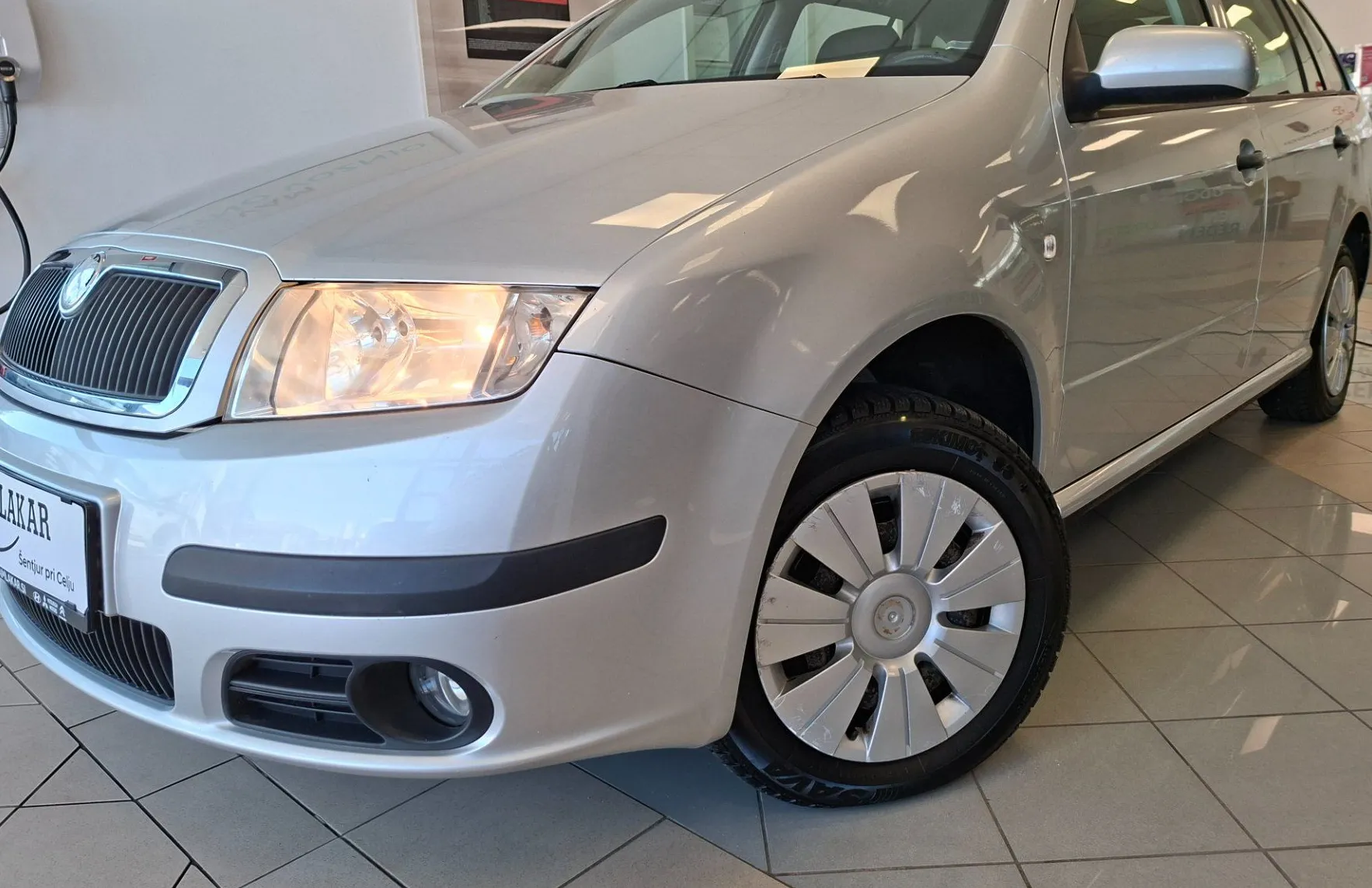 Zunanja slika - Škoda Fabia - Combi Ambiente 1.4 16V-ODLIČEN-HITRI KREDIT- - 2