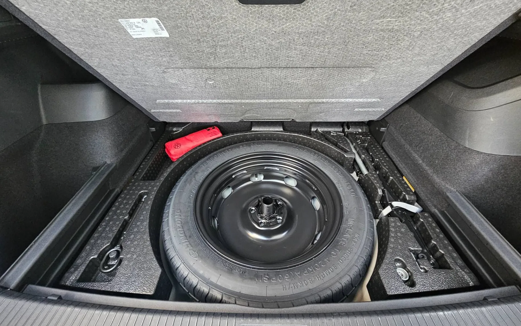 Notranja slika - Volkswagen Tiguan - 1.5 eTSI BMT 4Joy DSG - 11