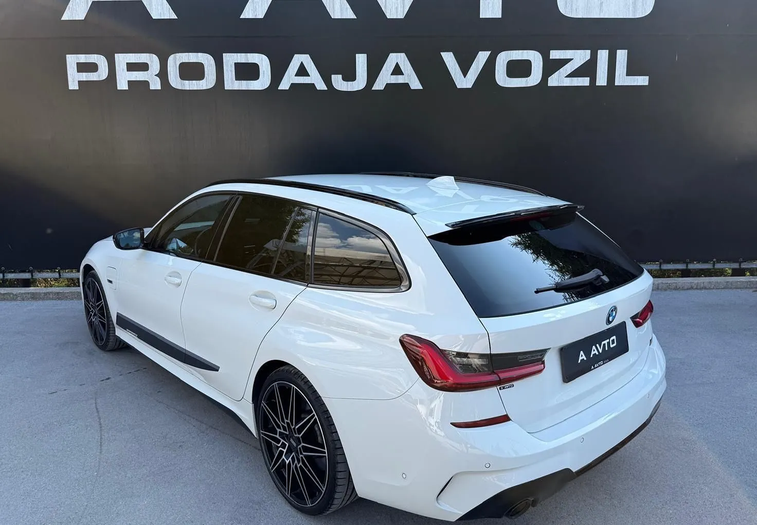 Zunanja slika - BMW Serija 3 - Touring: 320E MSPORT PERFORMANCE-20COL-KAMERA - 5