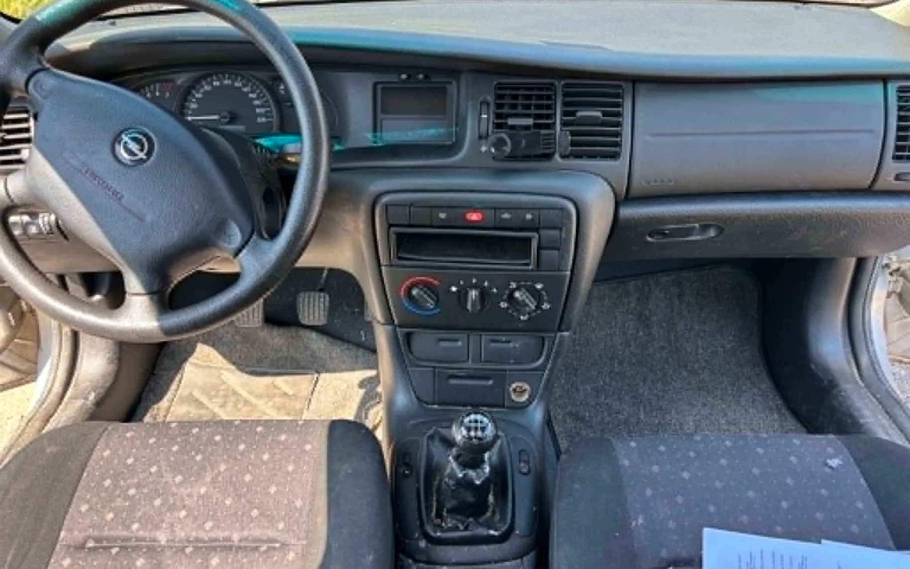 Notranja slika - Opel Vectra - Opel  1.6i 16V - 4