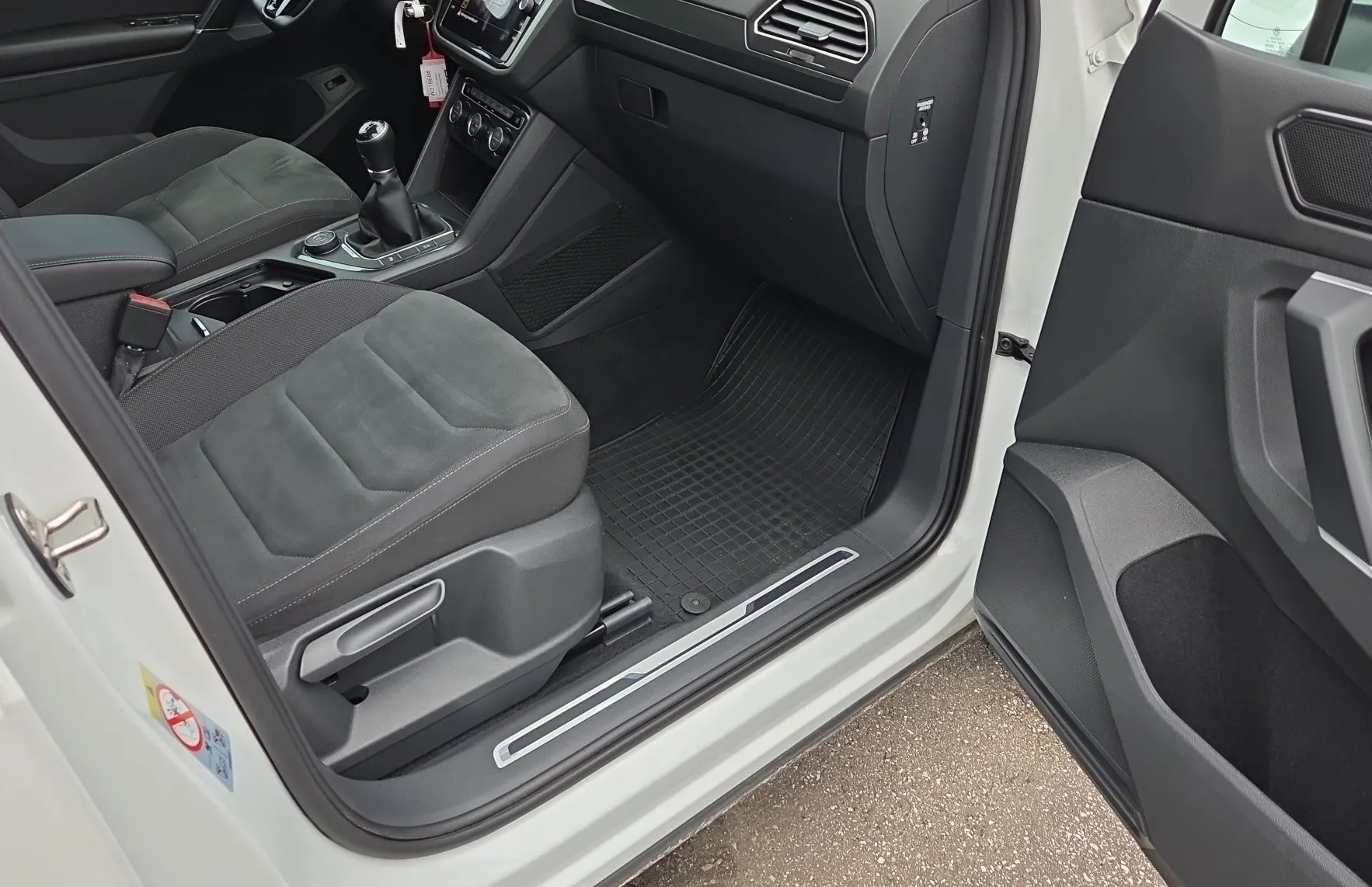 Zunanja slika - VW Tiguan - 2.0 TDI SCR 4MOTION BMT R-Line .rezerviran - 13