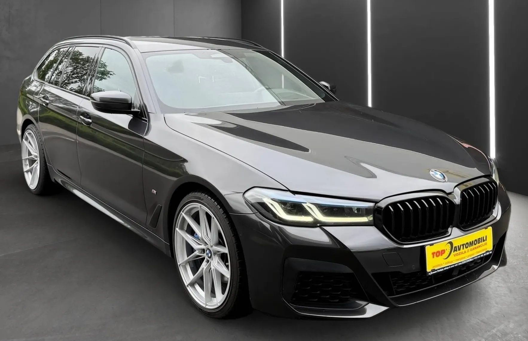 Zunanja slika - BMW Serija 5 - Touring: 520d M PAKET LASER HEAD-UP ADAPTIVNO KAMERA MEM - 10