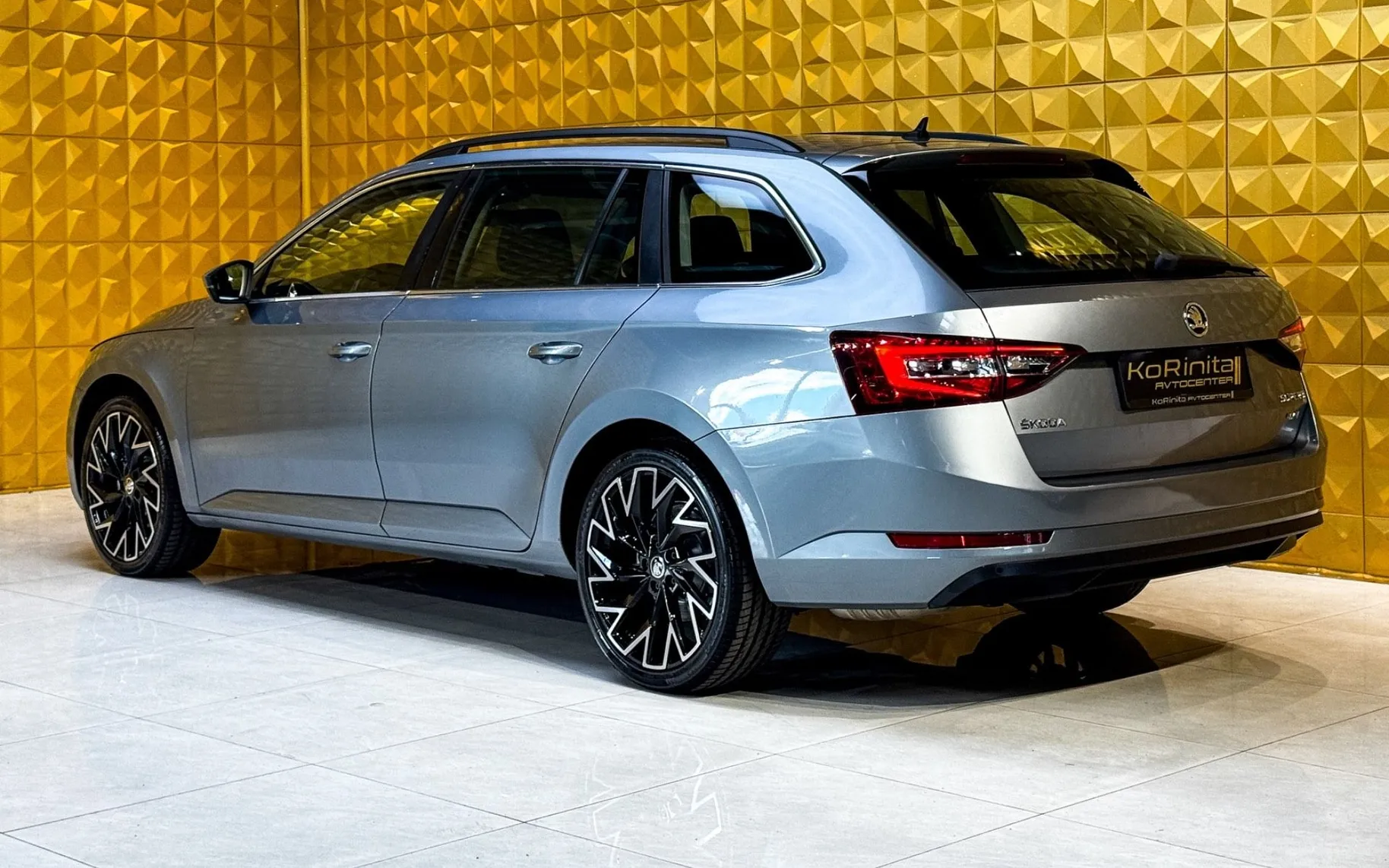 Notranja slika - Škoda Superb - 2.0 TDI 4X4-MEMORY-GRETJE-Bi XENON - 7