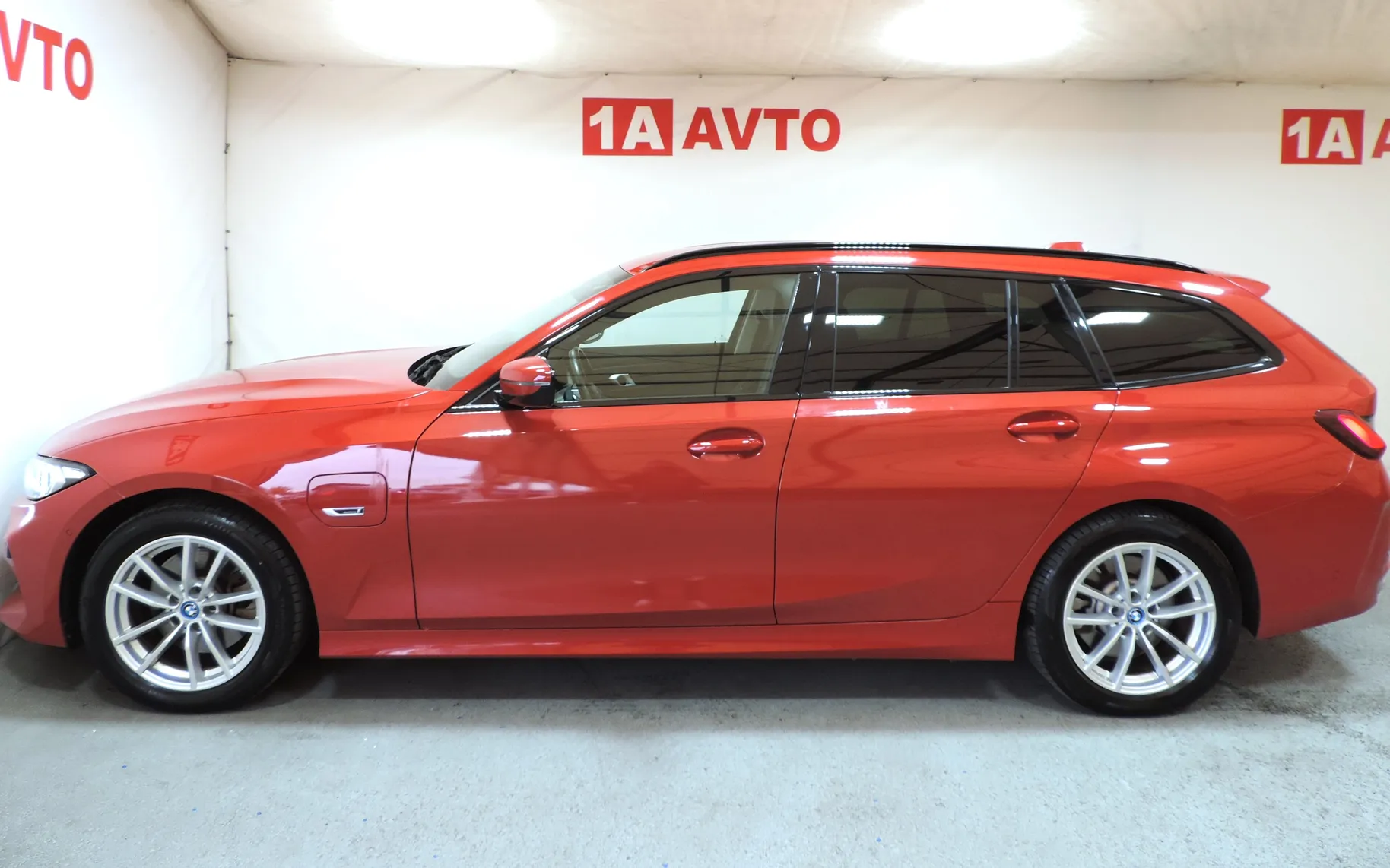Zunanja slika - BMW Serija 3 - 320e Touring Avt. USNJE-KAMERA-MRTVI KOTI-KLJUKA - 8