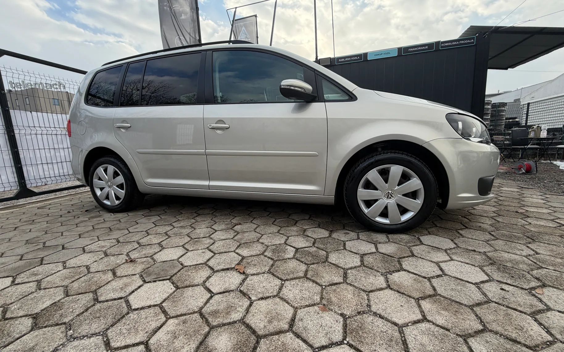 Zunanja slika - Volkswagen Touran - 1.6 TDI BlueMotion | AVT | 7 SED - 17
