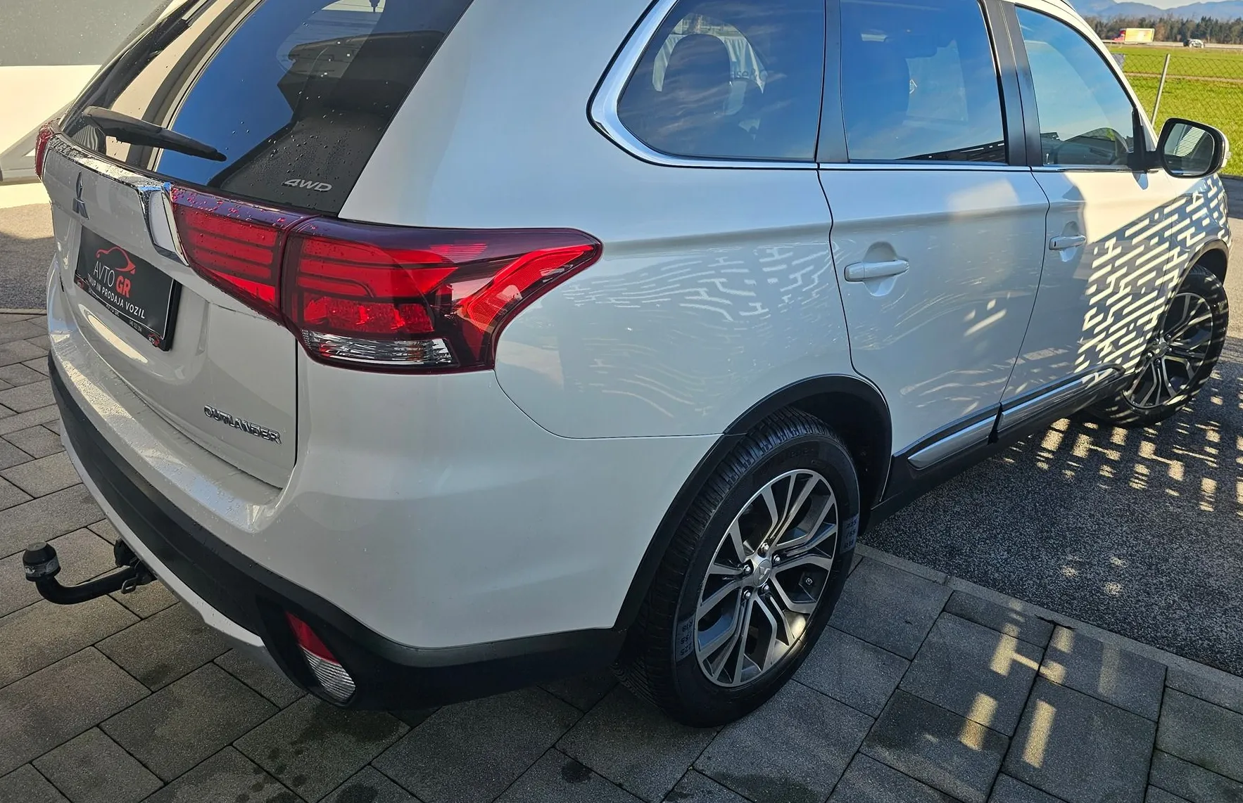 Zunanja slika - Mitsubishi Outlander - 2.2 DI-D 4WD INTENSE+4VT-.KLJUKA- LED-NAVI-PERLA B - 5