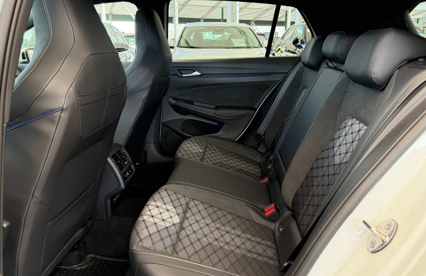 Zunanja slika - Volkswagen Golf - 4JOY 1.5 eTSI DSG SLO-1.LASTNIK MATRIX LED-KAMERA - 10