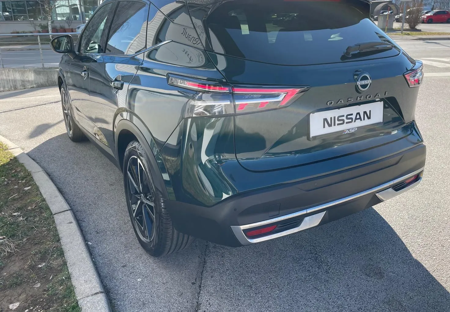 Zunanja slika - Nissan Qashqai - 1.3 DIG-T Mild Hybr.158 4WD X-Tron.TEKNA - 4