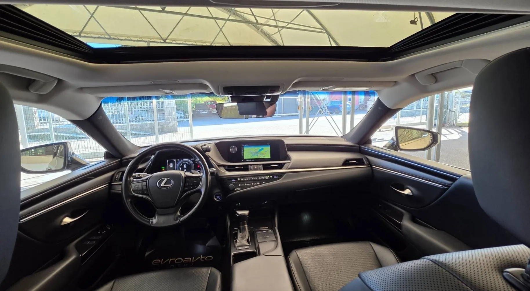 Notranja slika - Lexus ES - 300h Executive Avt.Redno servisiran - 20