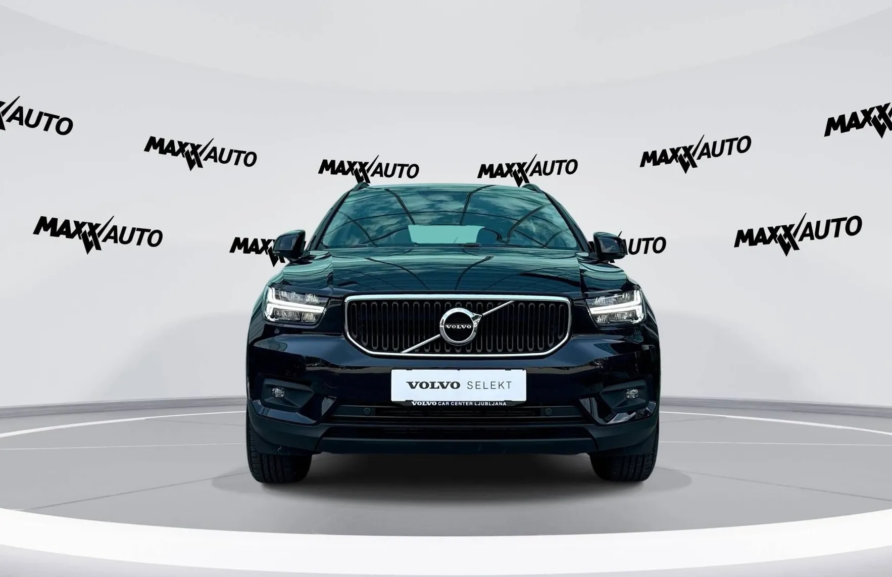Zunanja slika - Volvo XC40 - T3 Momentum Avt. - 2