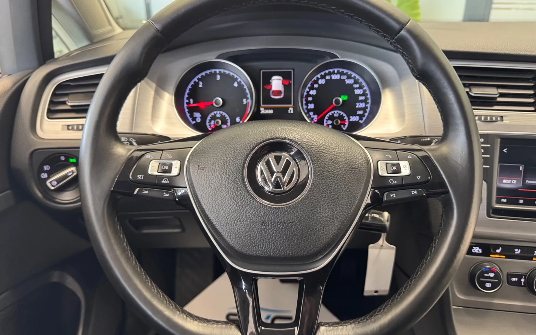Zunanja slika - Volkswagen Golf - 1.6TDI-DSG-2X-PDC-DIGI-KLIMA-TEMPOMAT-GRET-SED-17C - 14