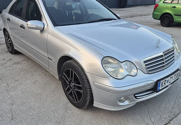 Zunanja slika - Mercedes-Benz C-Razred - C 200 CDI - 3