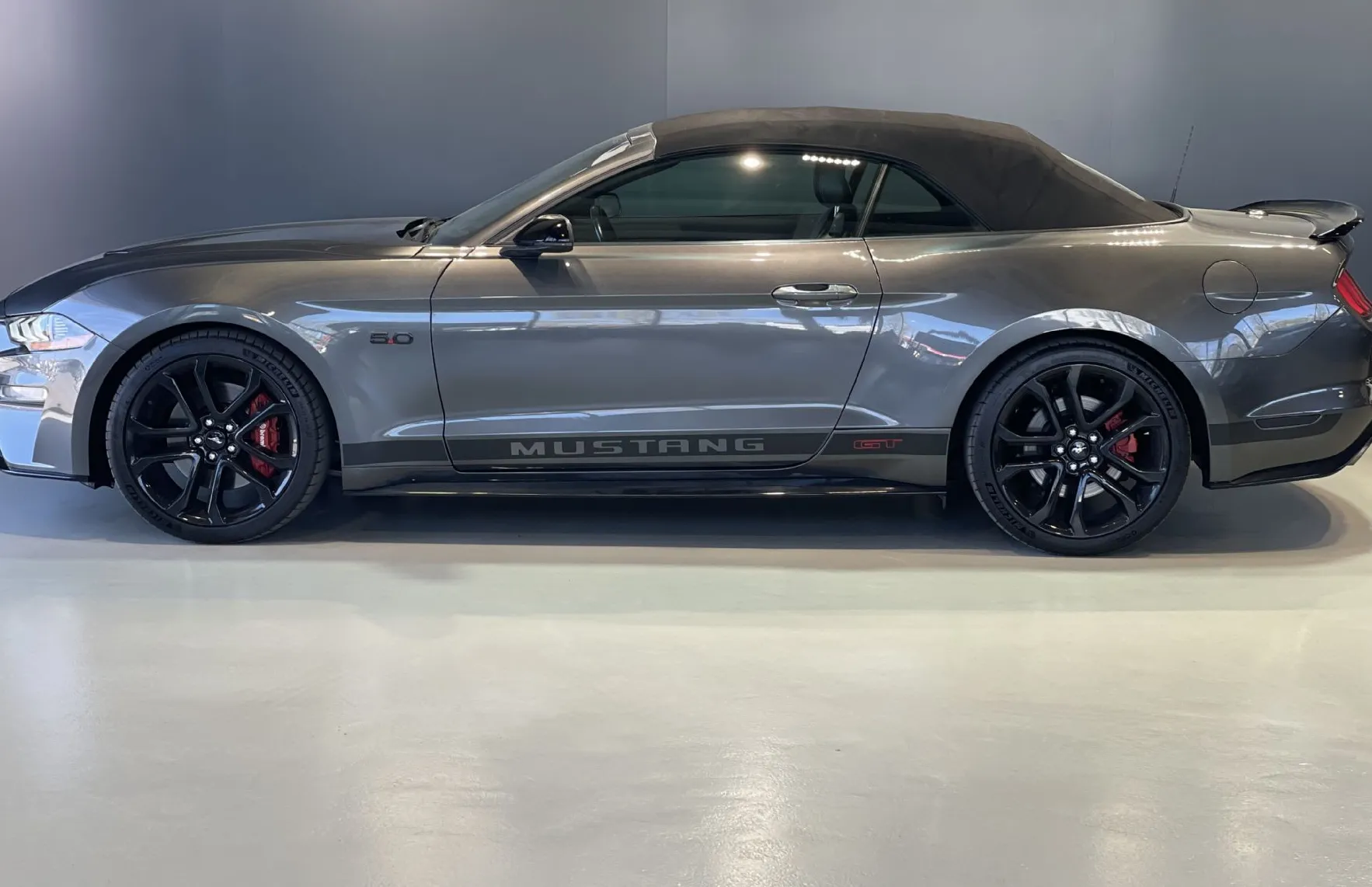 Zunanja slika - Ford Mustang - 5.0-V8-GT-HLAJENJE SED-MEMORY-USNJE-RADAR-LED-20C - 5