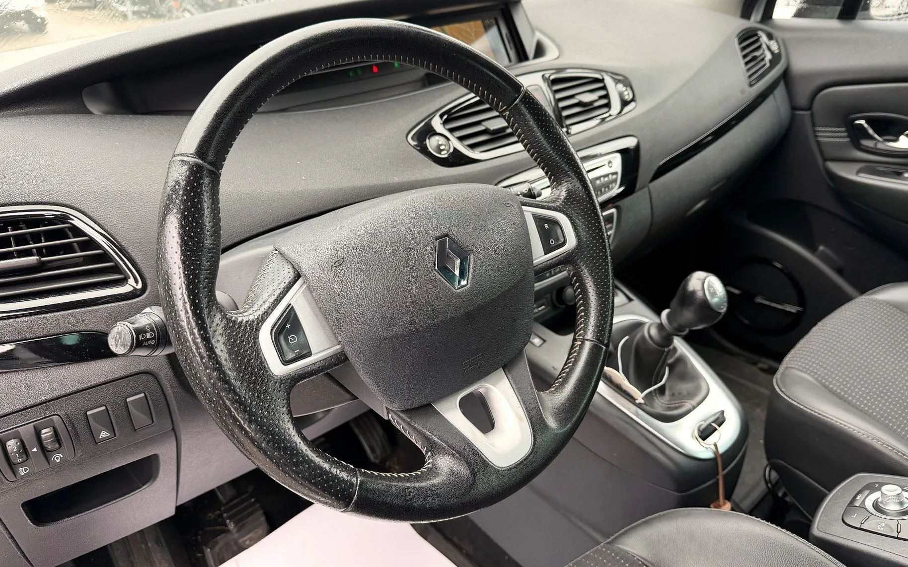 Zunanja slika - Renault Scénic - Grand Scenic Bose Edition dCi 110 SLO.VOZILO 2.LASTNICA NAVI - 15