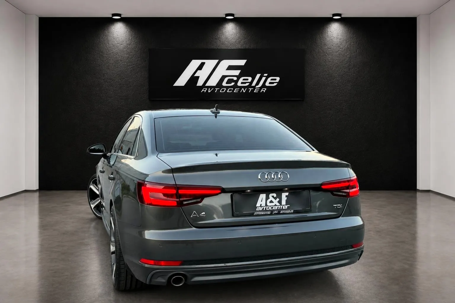 Notranja slika - Audi A4 - 2.0 TDI-3X S LINE-70.000km-1 LASTNIK-XENON+LED-... - 7