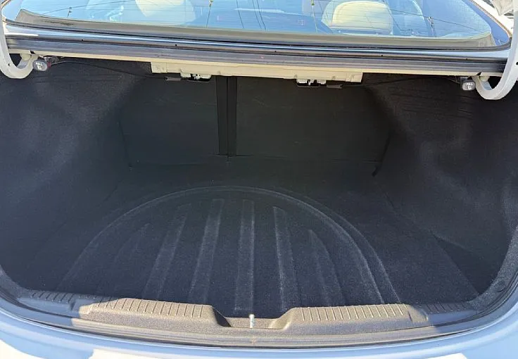 Zunanja slika - Hyundai Elantra - 1.6 MPI Life - 1. LASTNIK - SLO - GR. SED - - 9