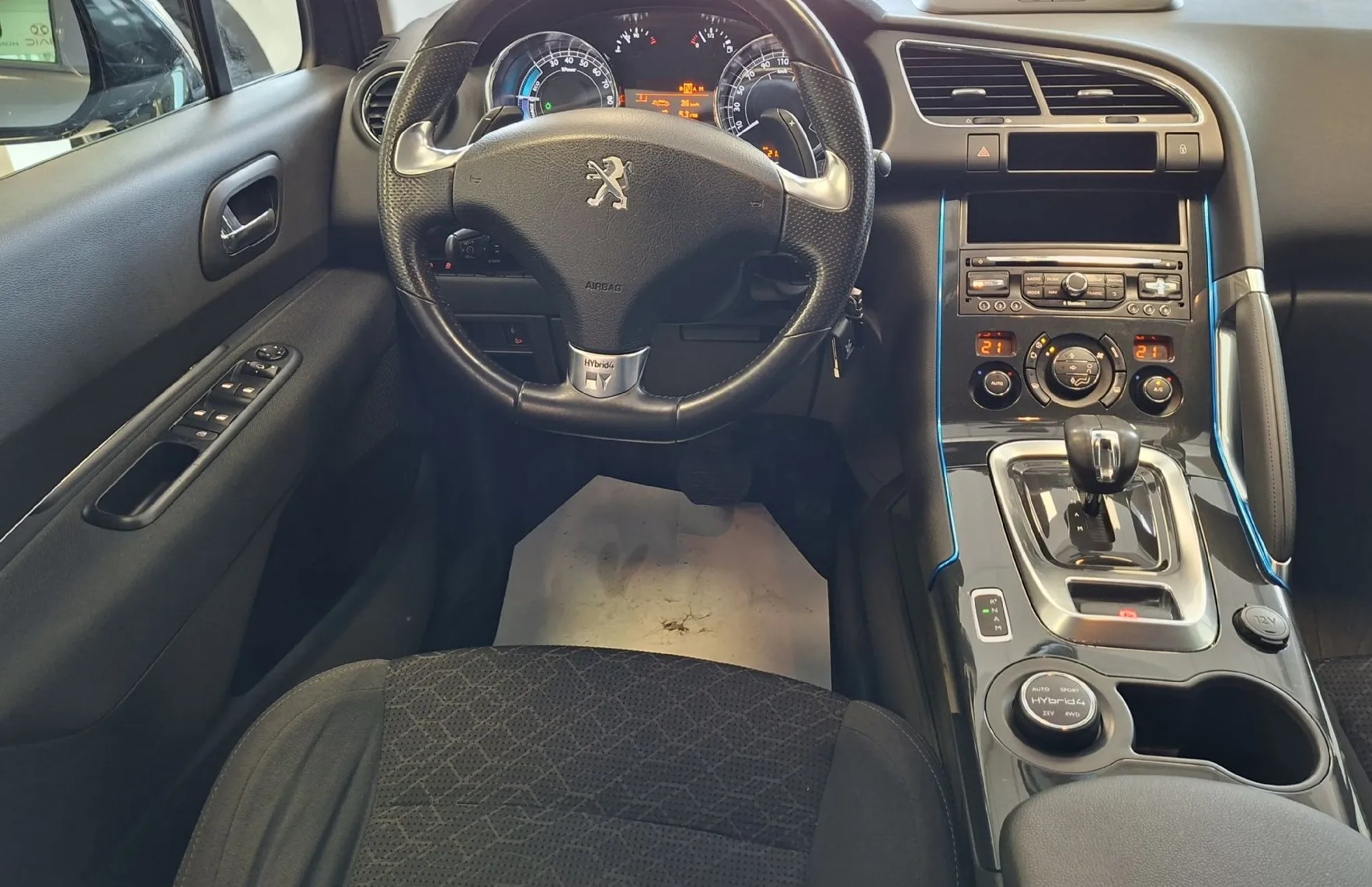 Zunanja slika - Peugeot 3008 - HYBRID 4X4-LED-NAVI-PDC-KLJUKA-HITRI KREDIT- - 8