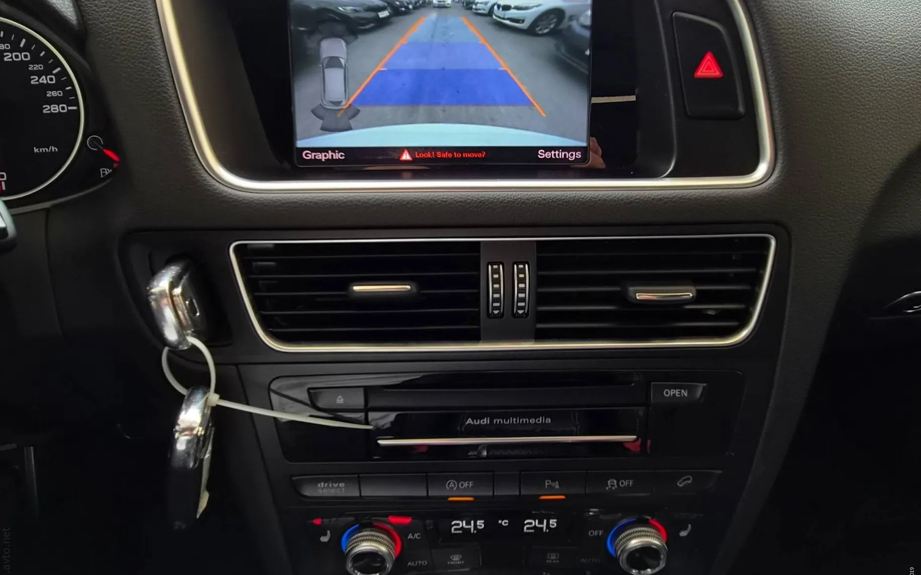 Notranja slika - Audi Q5 - 2.0TDI-QUATTRO-3XS-LINE-PANORAMA-ACC-KAMERA-20COL- - 9