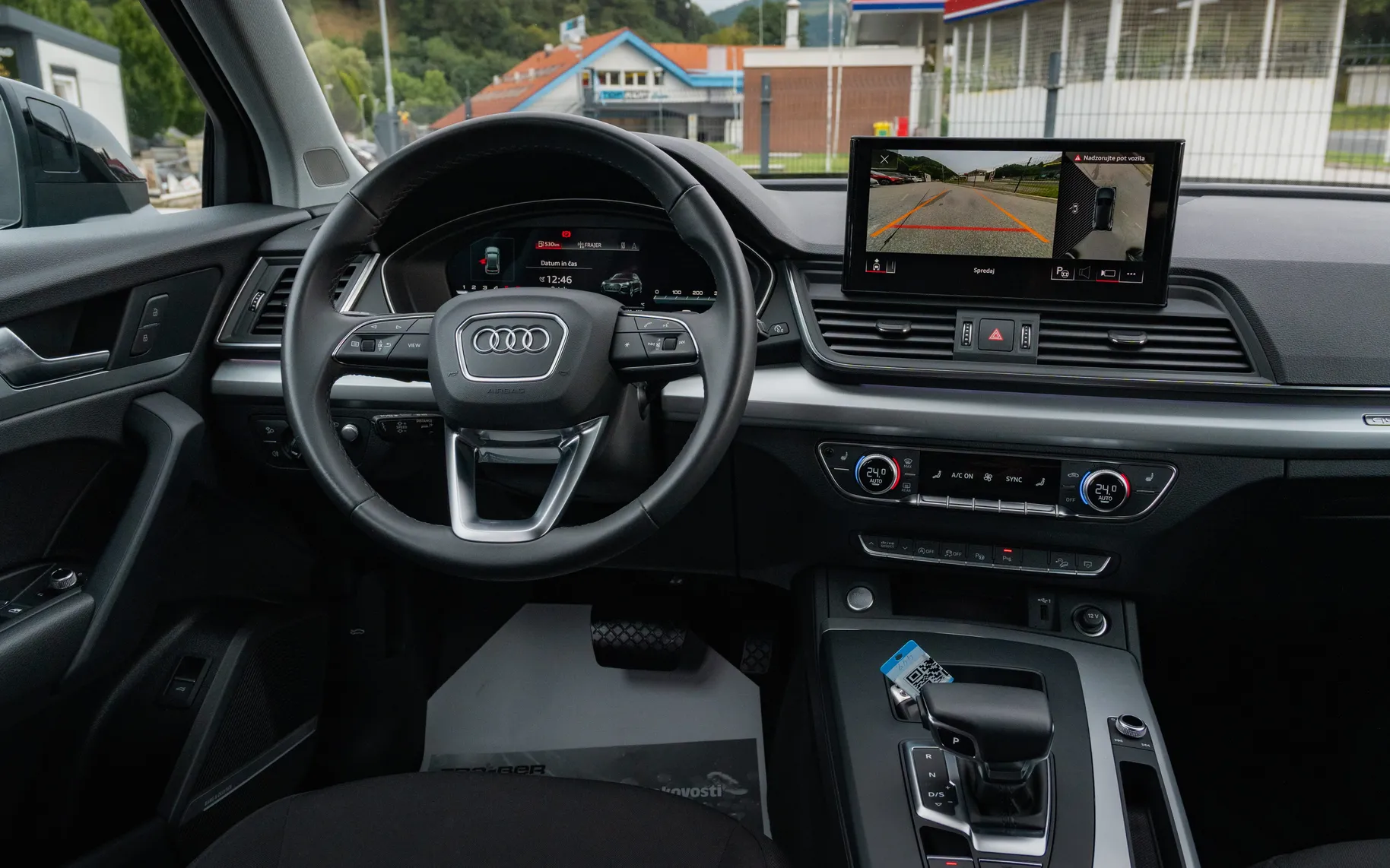 Notranja slika - Audi - Q5 Sportback quattro 40 TDI S line S tronic - 9