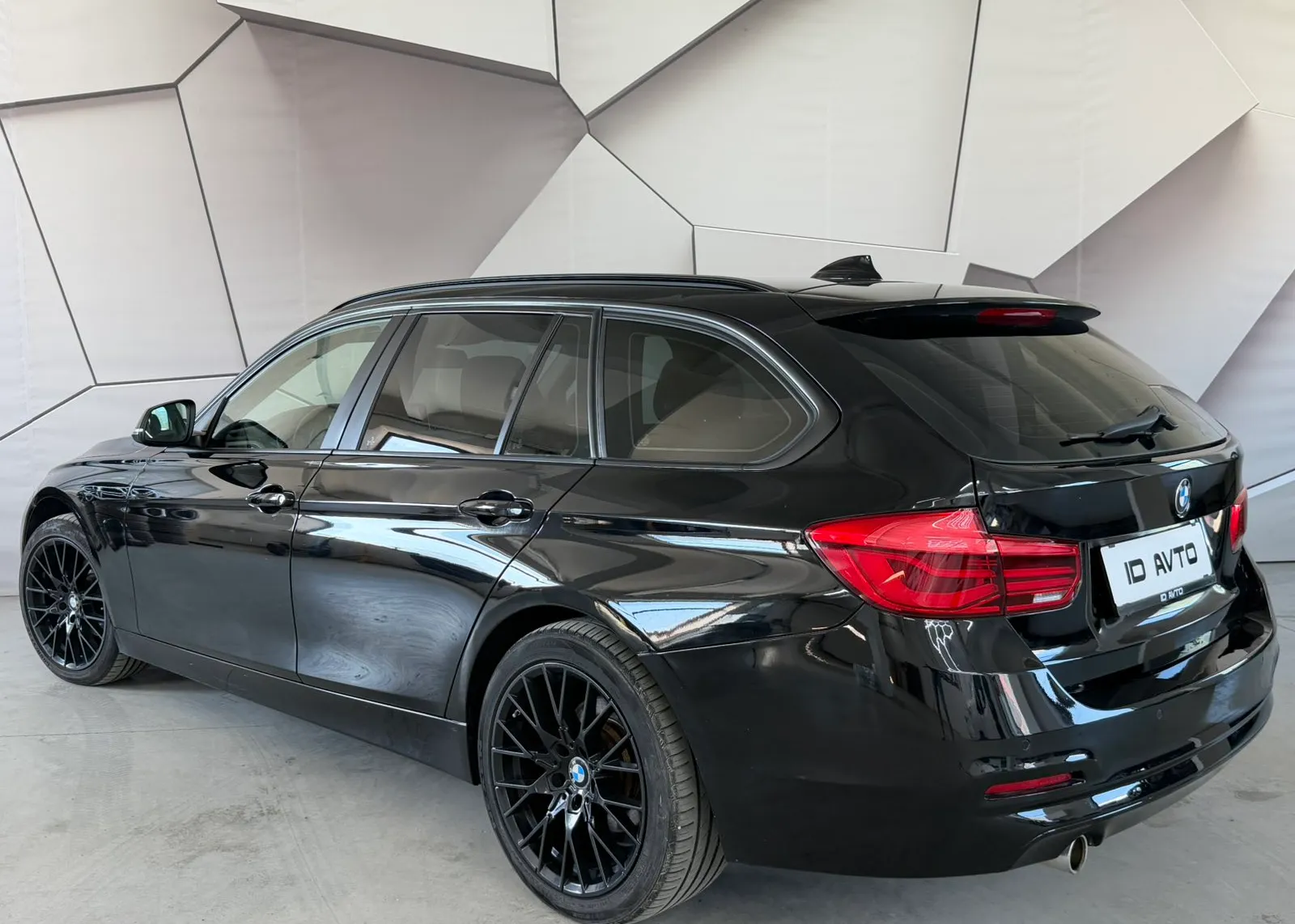 Zunanja slika - BMW Serija 3 - 318D AUT. - 3