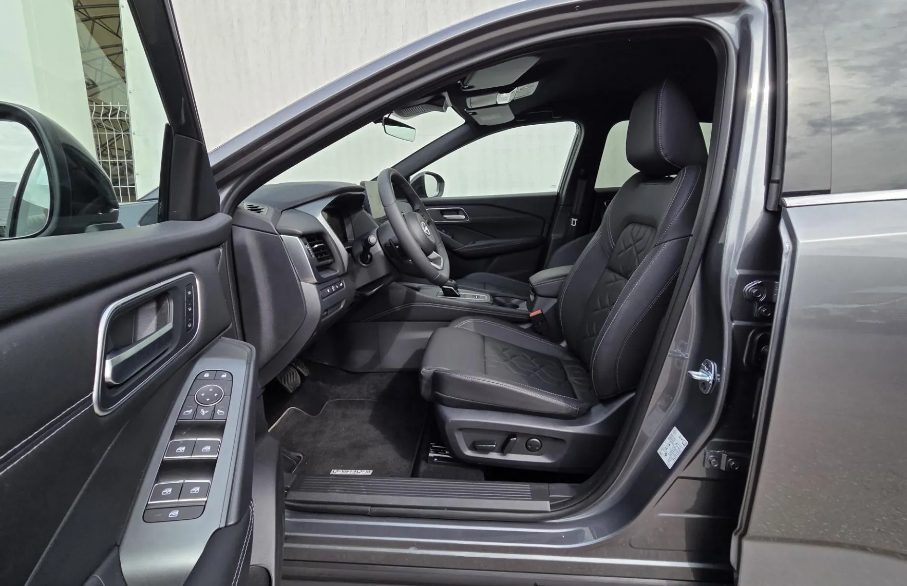 Zunanja slika - Nissan Qashqai - Tekna 1.3 DIG-T 158 X-Tronic+paket COLD - 8