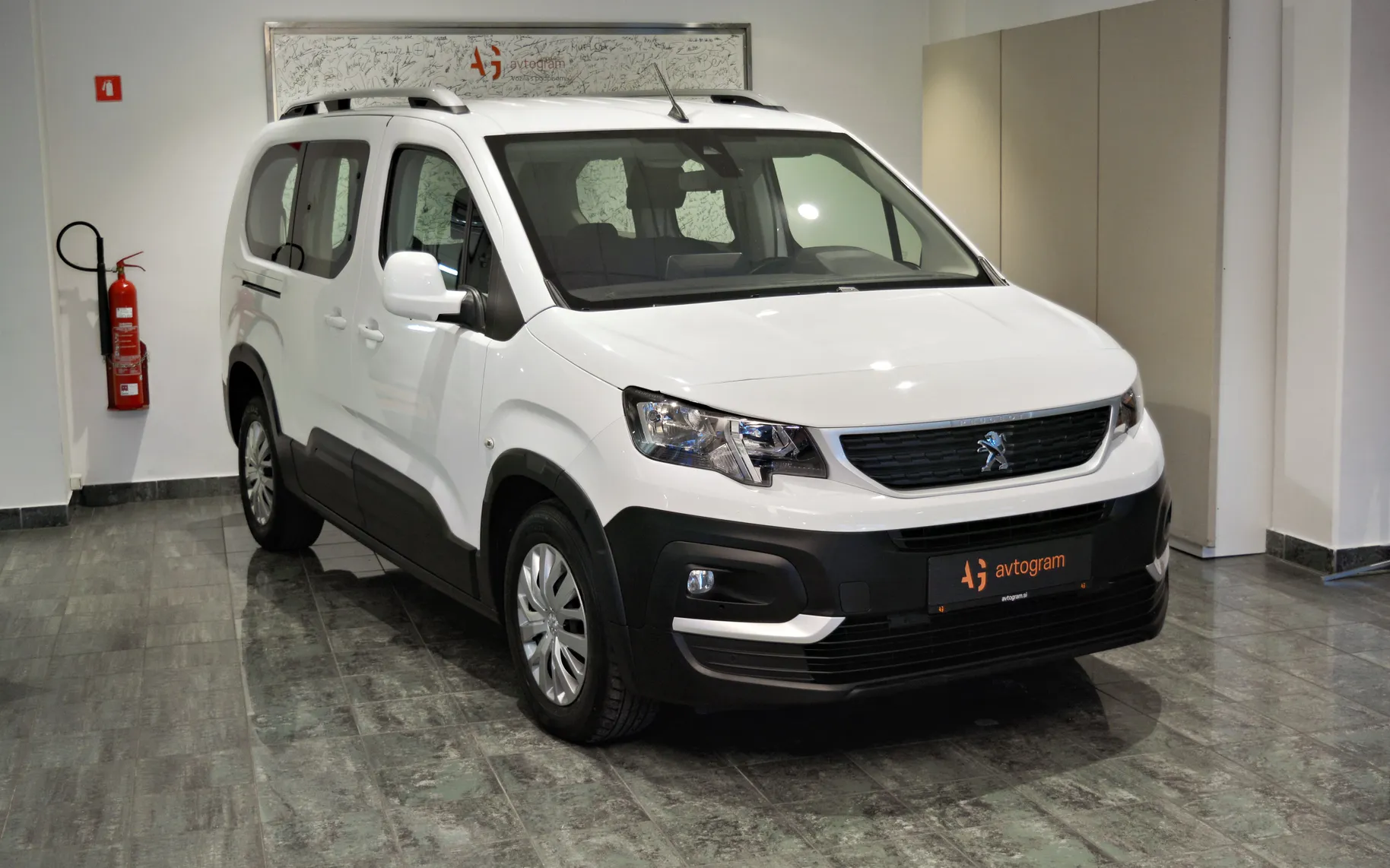 Zunanja slika - Peugeot Rifter - 1.5 BlueHDI 131KM NAVI-PDC-APP CONNECT-VELIKI SERV - 2