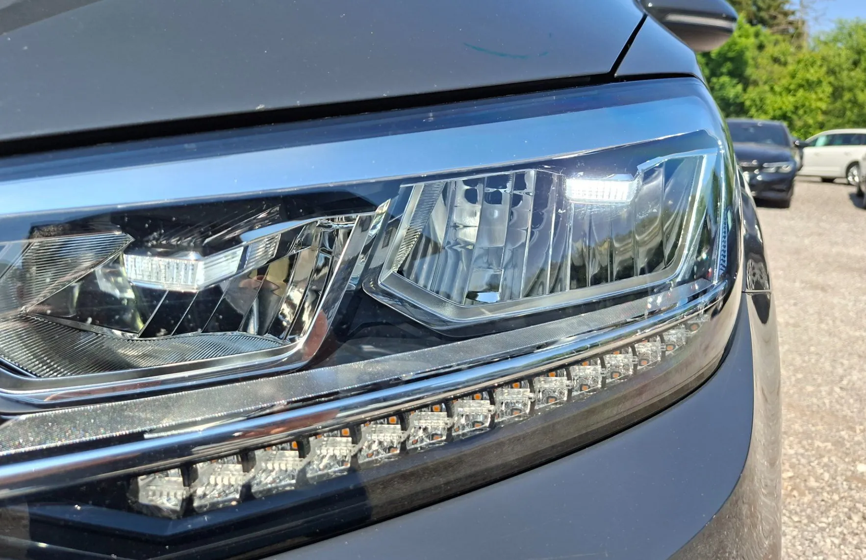 Zunanja slika - VW Touran - 2.0 TDI BMT R-Line Edition - 17