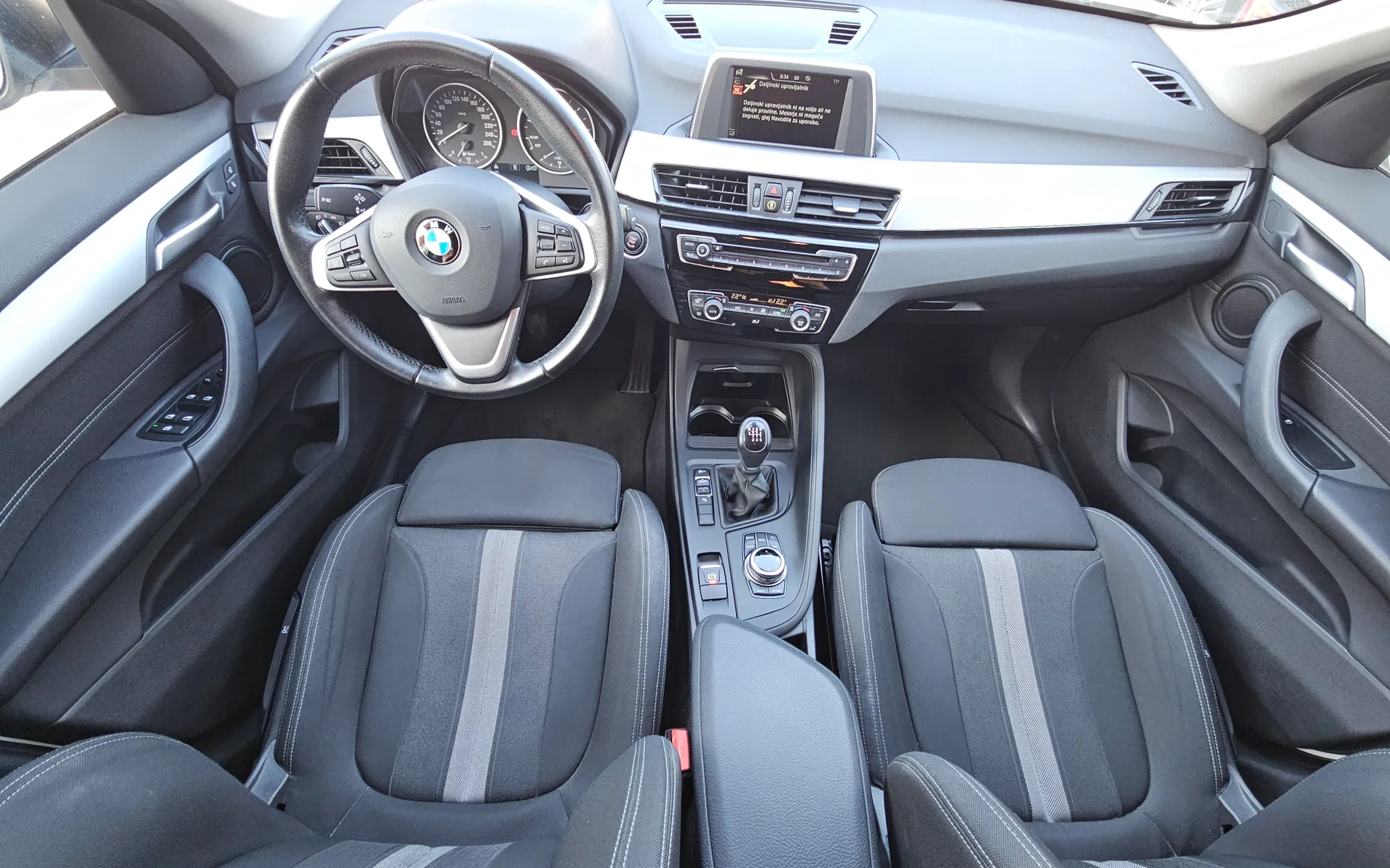 Notranja slika - BMW X1 - sDrive18d Sport Line - 9