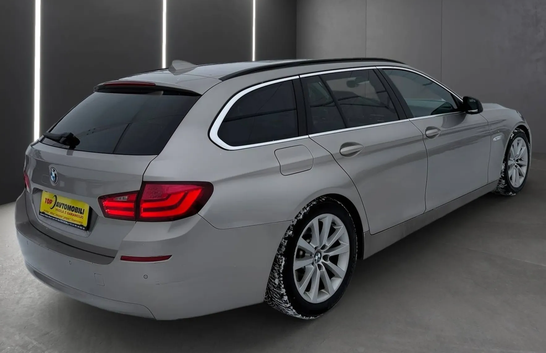 Zunanja slika - BMW Serija 5 - Touring: 520d M PAKET BI-XENON NAVI TEMP PDC USNJE - 7