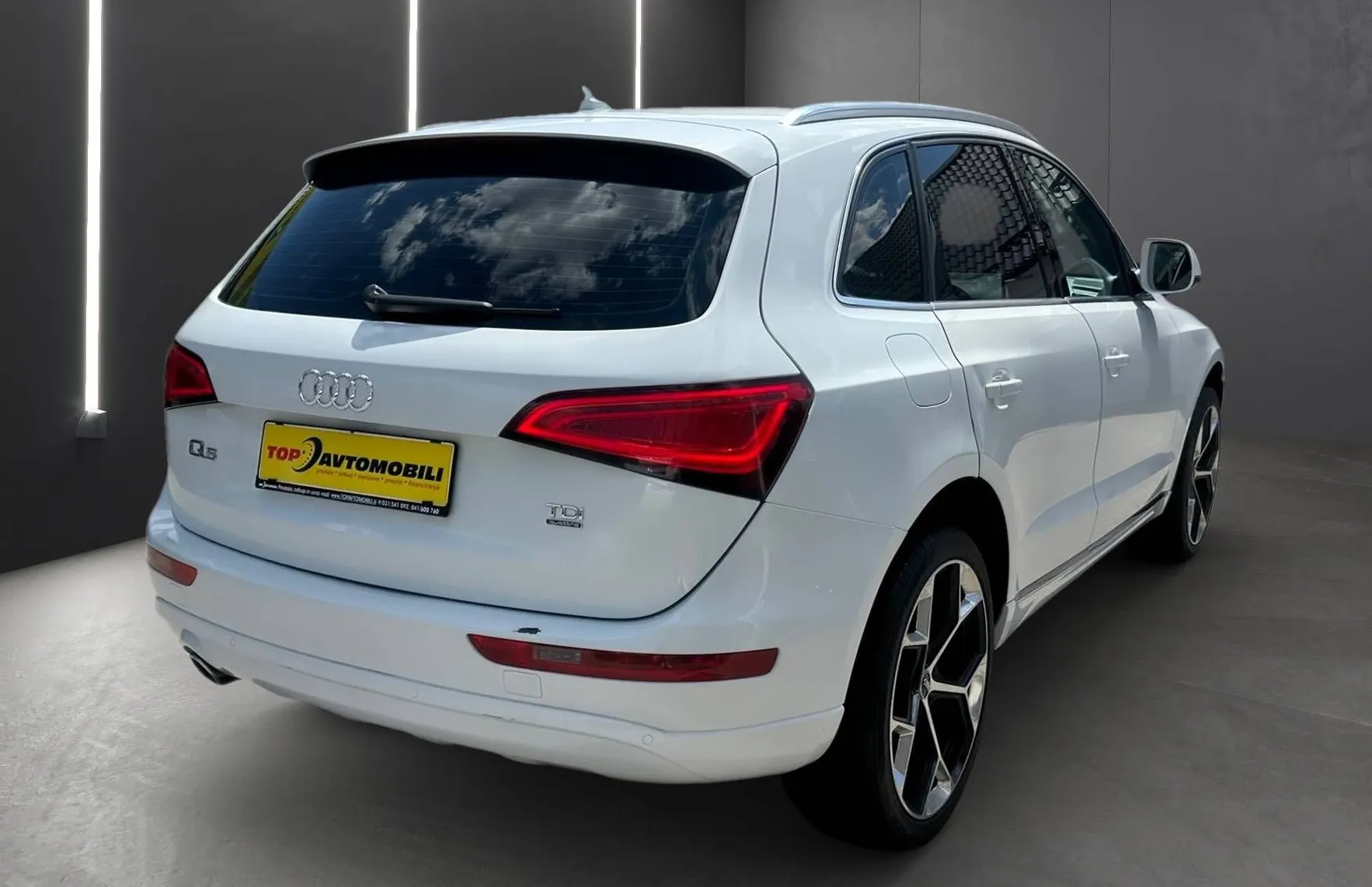 Zunanja slika - Audi Q5 - 2.0 TDI QUATTRO SLOVENSKI BI-XENON NAVI TEMP PDC - 8