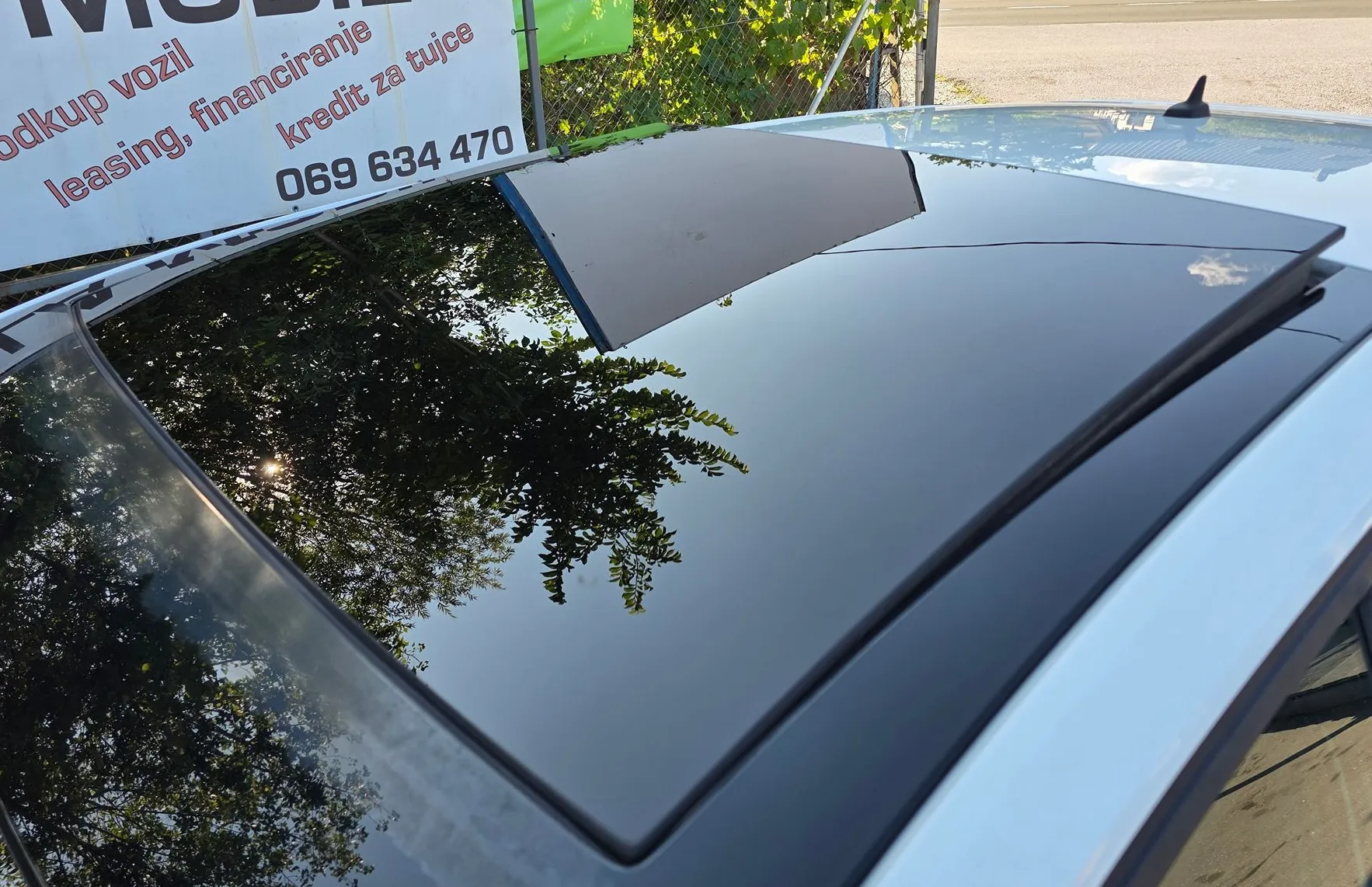 Zunanja slika - Volkswagen Golf - 2.0 GTI BMT LED-ŠIBEDAH-GRETJE SEDEŽEV-ALU - 14