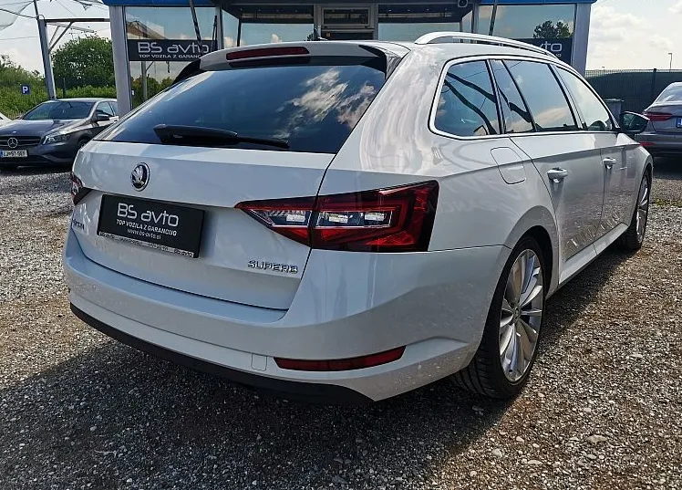 Zunanja slika - Škoda Superb - 2.0 TDI Style Combi110 kW XENON-ALU19-NAVI-VIRTUAL - 7