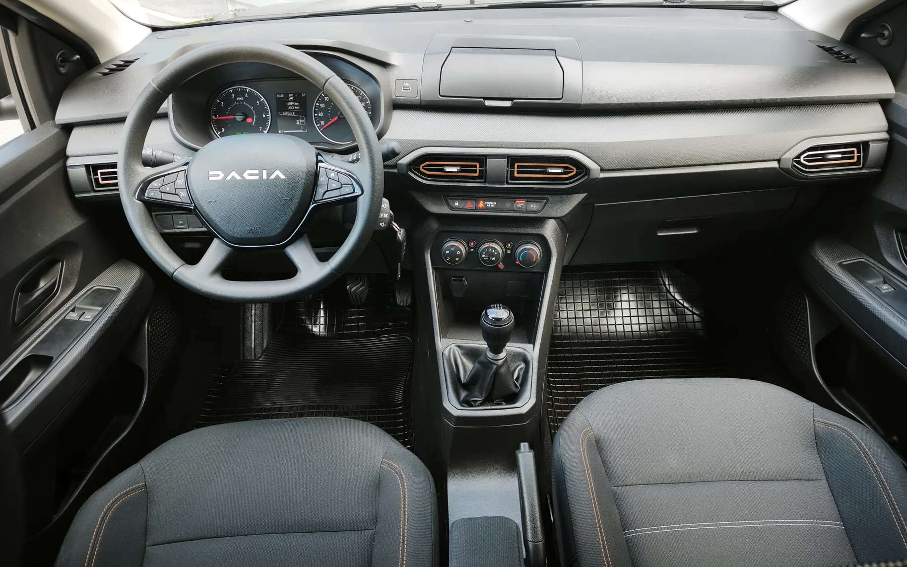 Notranja slika - Dacia Sandero - 1.0-TCE-STEPWAY-1-LASTNIK-1-BARVA-SLO-POREKLO-LED-LUCI-LPG-PLIN-T - 18