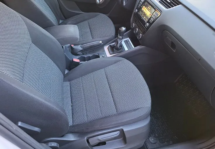 Zunanja slika - Škoda Octavia - Combi 1.6 TDI GreenLine - 9