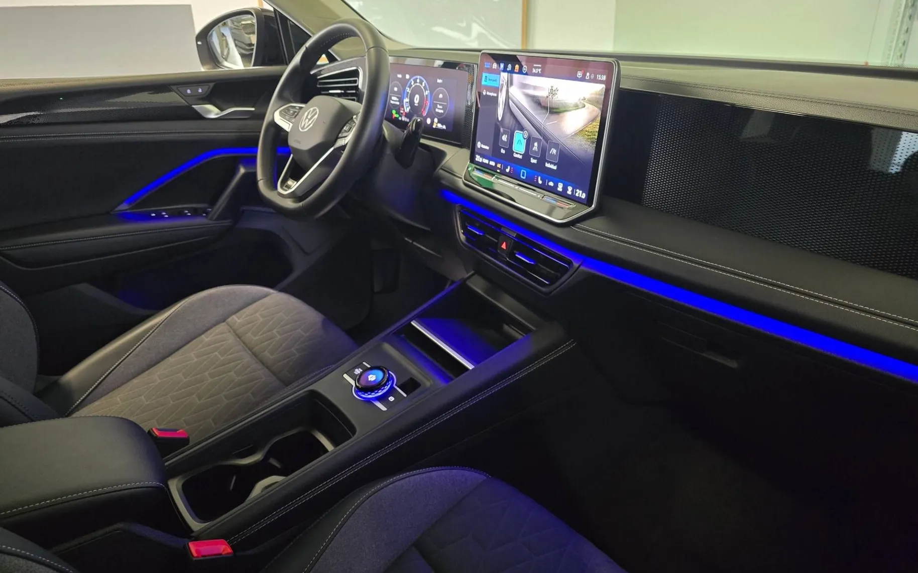 Notranja slika - Volkswagen Tiguan - 1.5 eTSI GOAL DSG - LED Plus.360kam.asistence.navi - 10