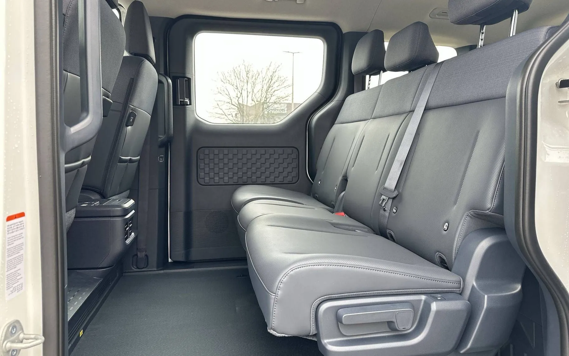 Notranja slika - KIA PV5 - 71.2 kWh baterija 120 kW  163 KS  Quantum... - 19