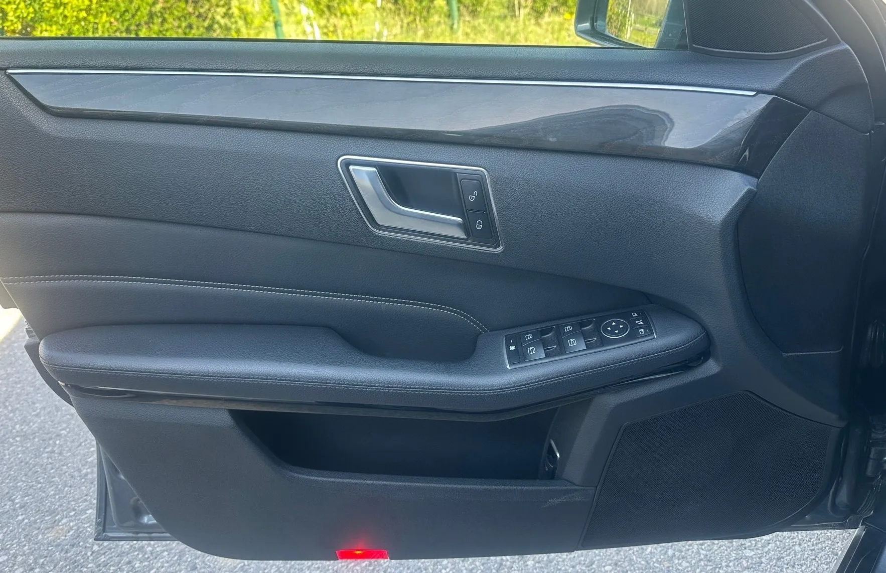 Zunanja slika - Mercedes-Benz E-Razred - 220 ELEGANCE XENON NAVI PDC KAMERA GRETJE SEDEŽEV - 12