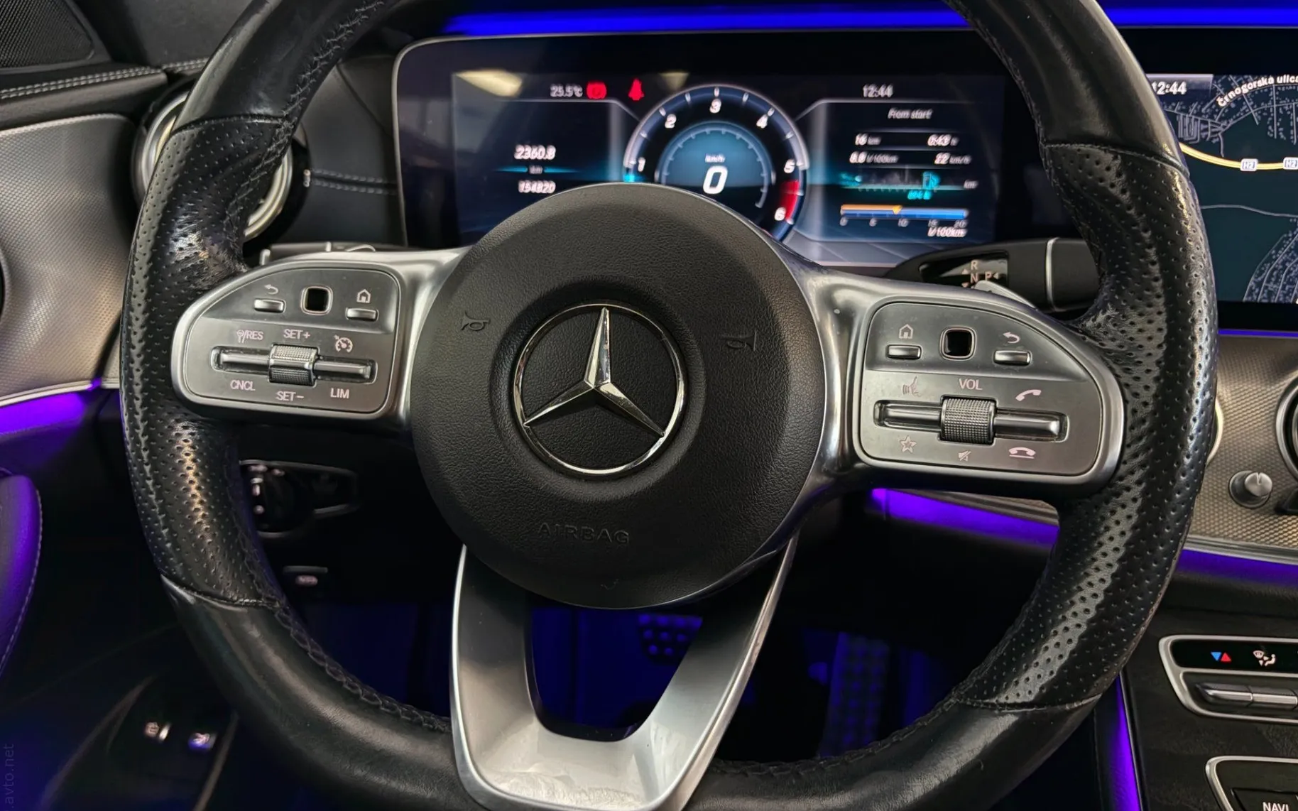 Notranja slika - Mercedes-Benz E-Razred - 220d T AMG Line|Pano|360K|AmbientL|Gretje|Kljuka|. - 12
