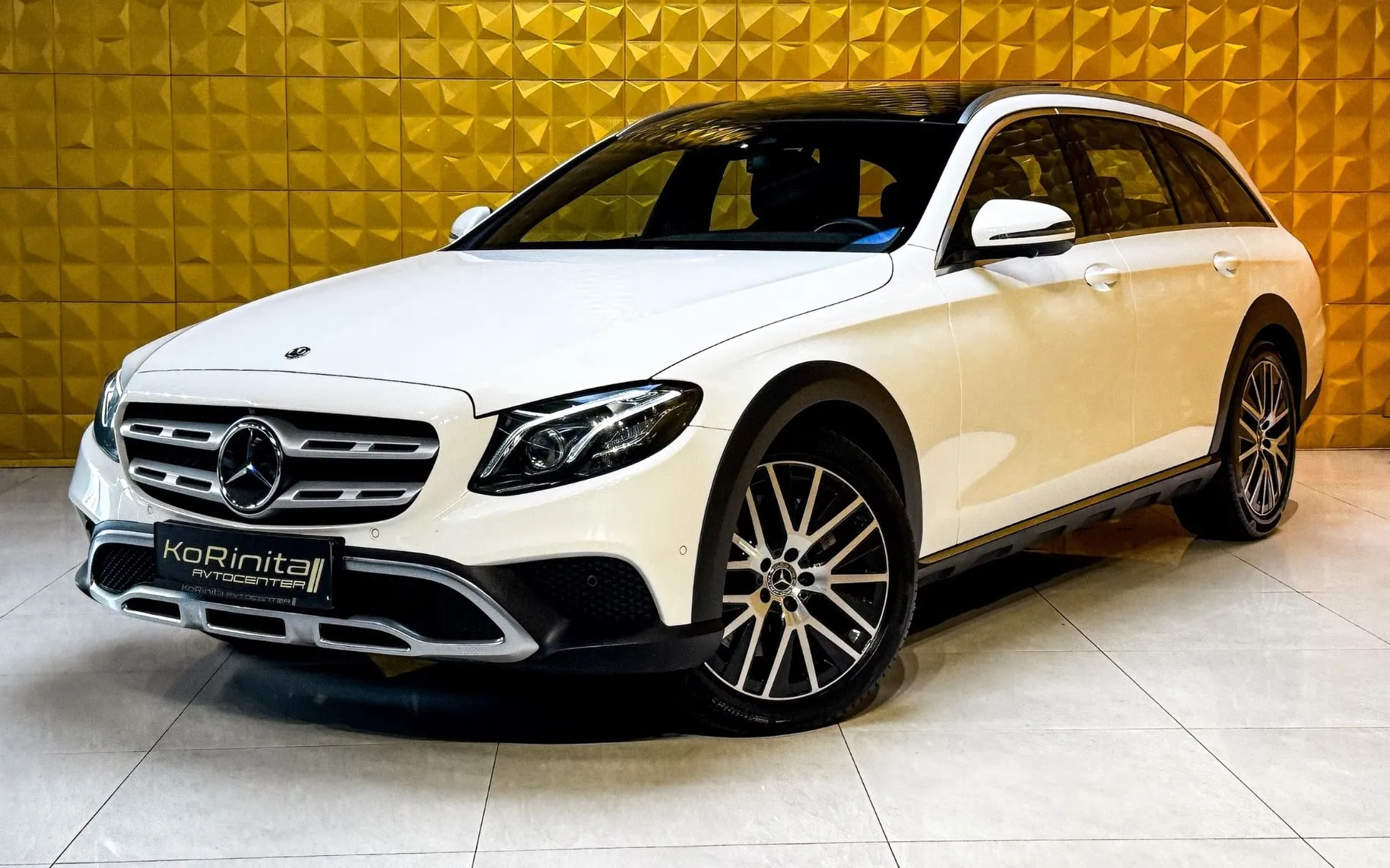 Zunanja slika - Mercedes-Benz E-Razred - E400d 4MATIC-All Terrain-ZRACNO-PANO-WIDESCREEN... - 4