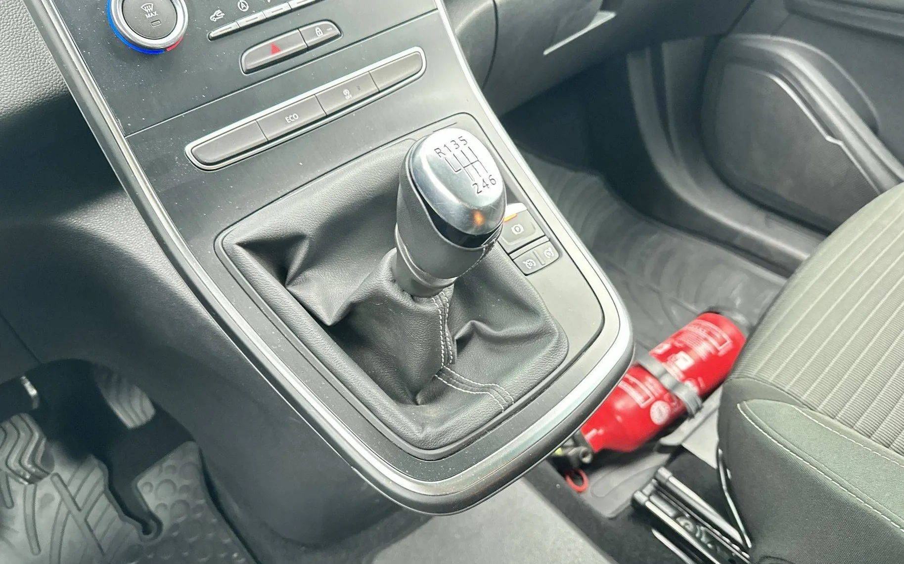 Zunanja slika - Renault Scénic - Grand Scenic Grand  TCe 1.3 140 Techno - 17