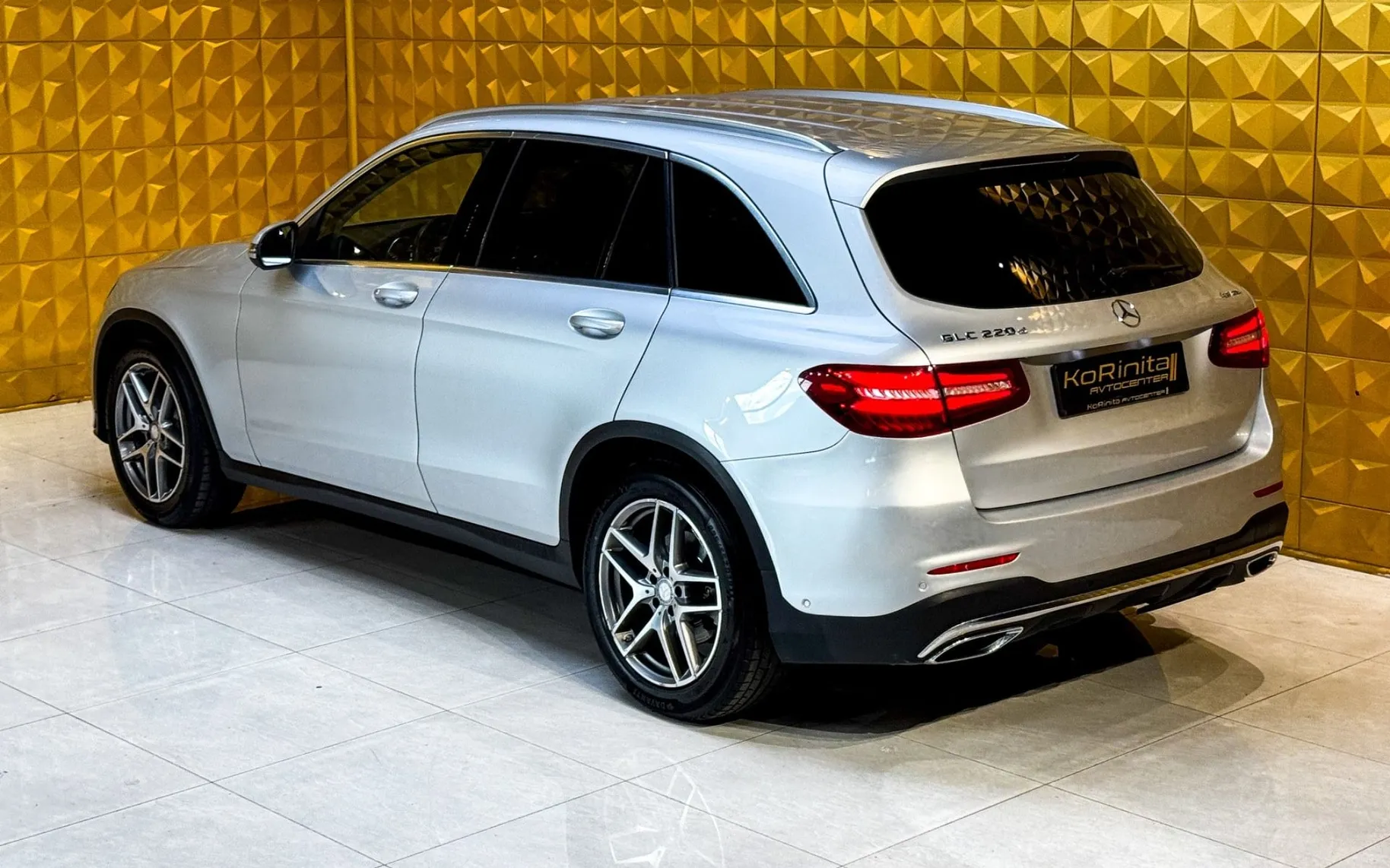 Notranja slika - Mercedes-Benz GLC-Razred - GLC220d 4MATIC AMG Line-KAMERA-GRETJE-F1... - 8