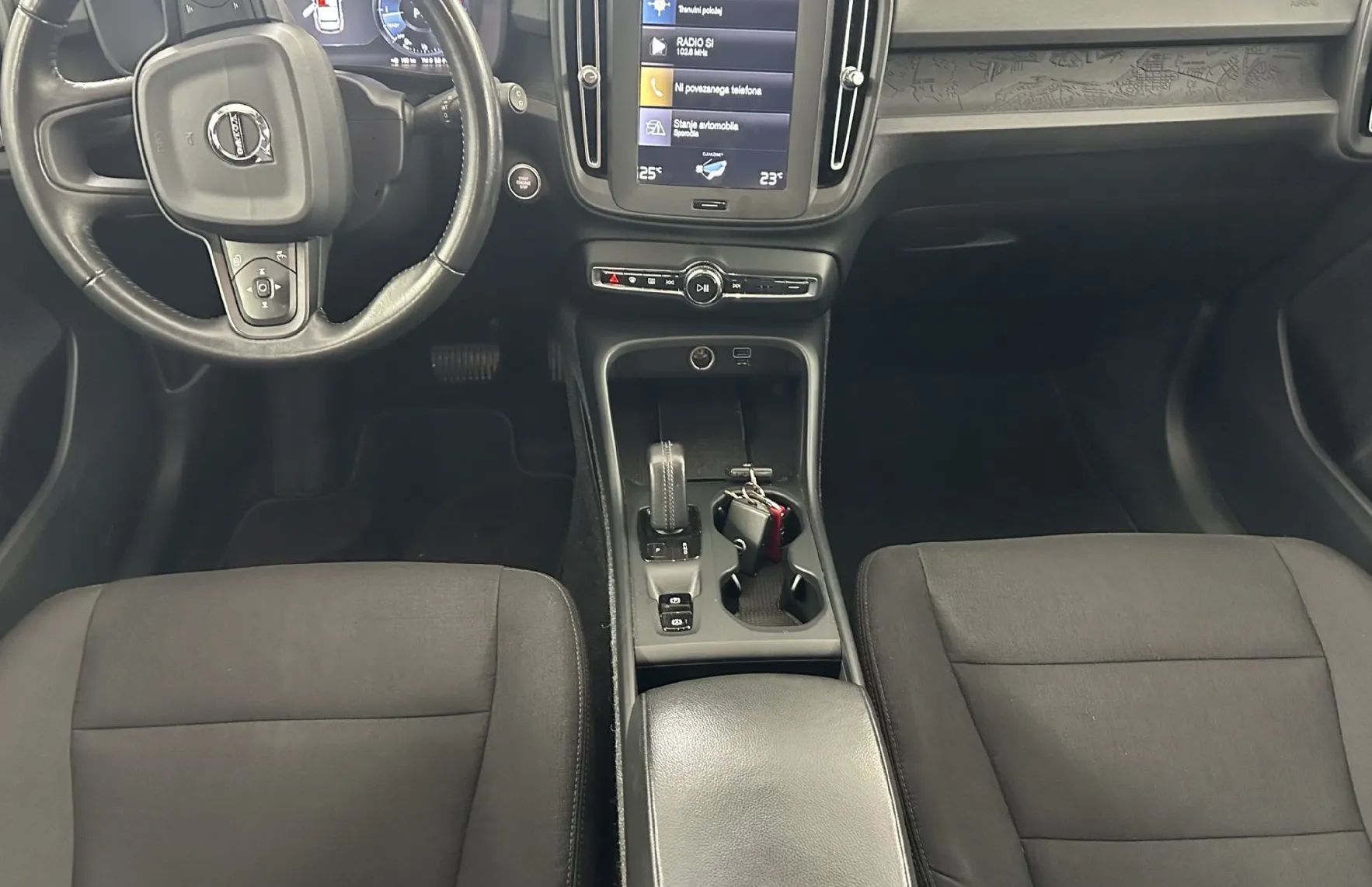 Zunanja slika - Volvo XC40 - D3 AWD Momentum Avt. KAMERA.NAVI.ALU.4X4.TOP - 9