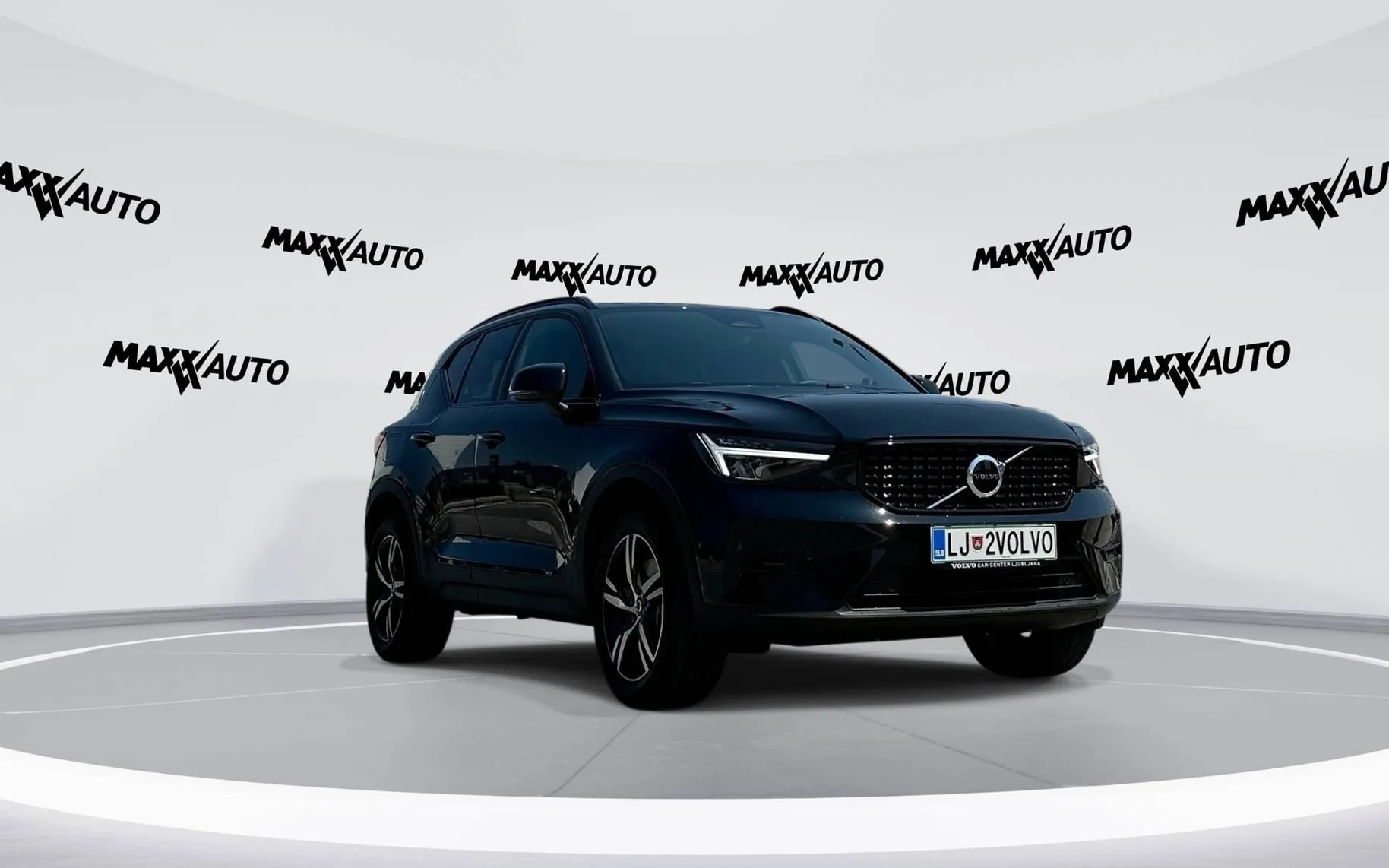 Zunanja slika - Volvo XC40 - B3 P Plus Dark Avt. - 3