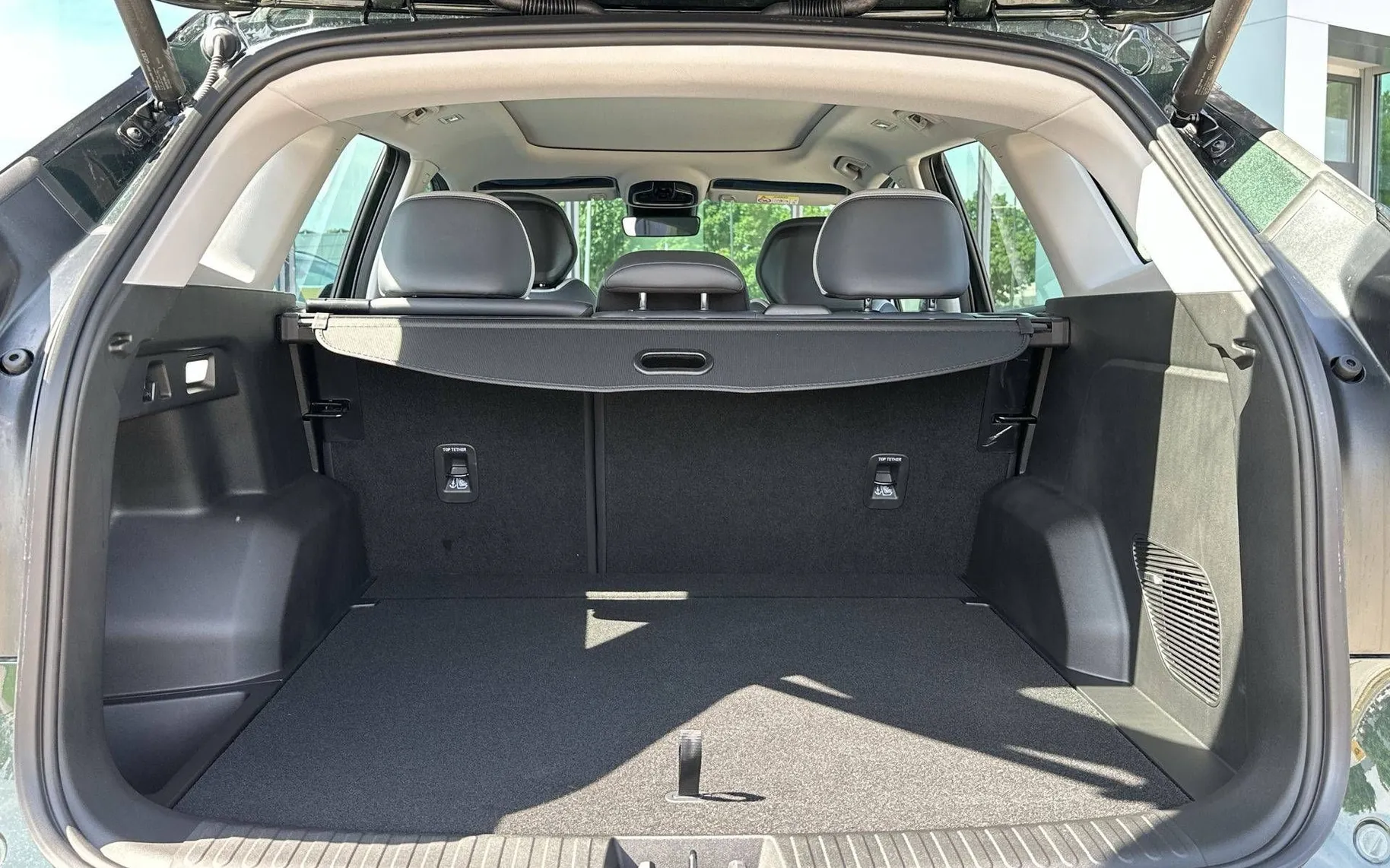 Notranja slika - Geely StarRay - 2.0 TD 8A T AWD GF+ - 12
