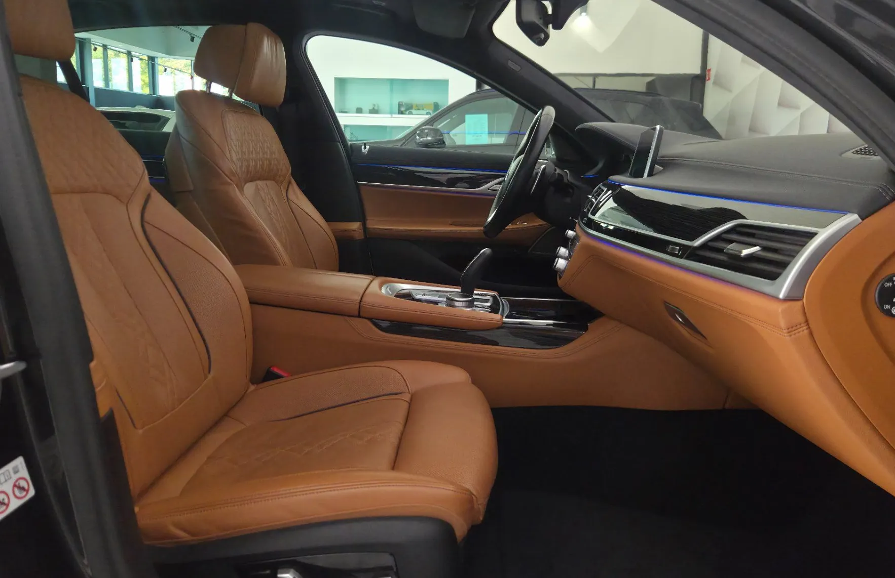 Zunanja slika - BMW Serija 7 - : 730d Avt-RADAR-WEBASTO-SOFT-HLAJ-KAM360-PANO - 13