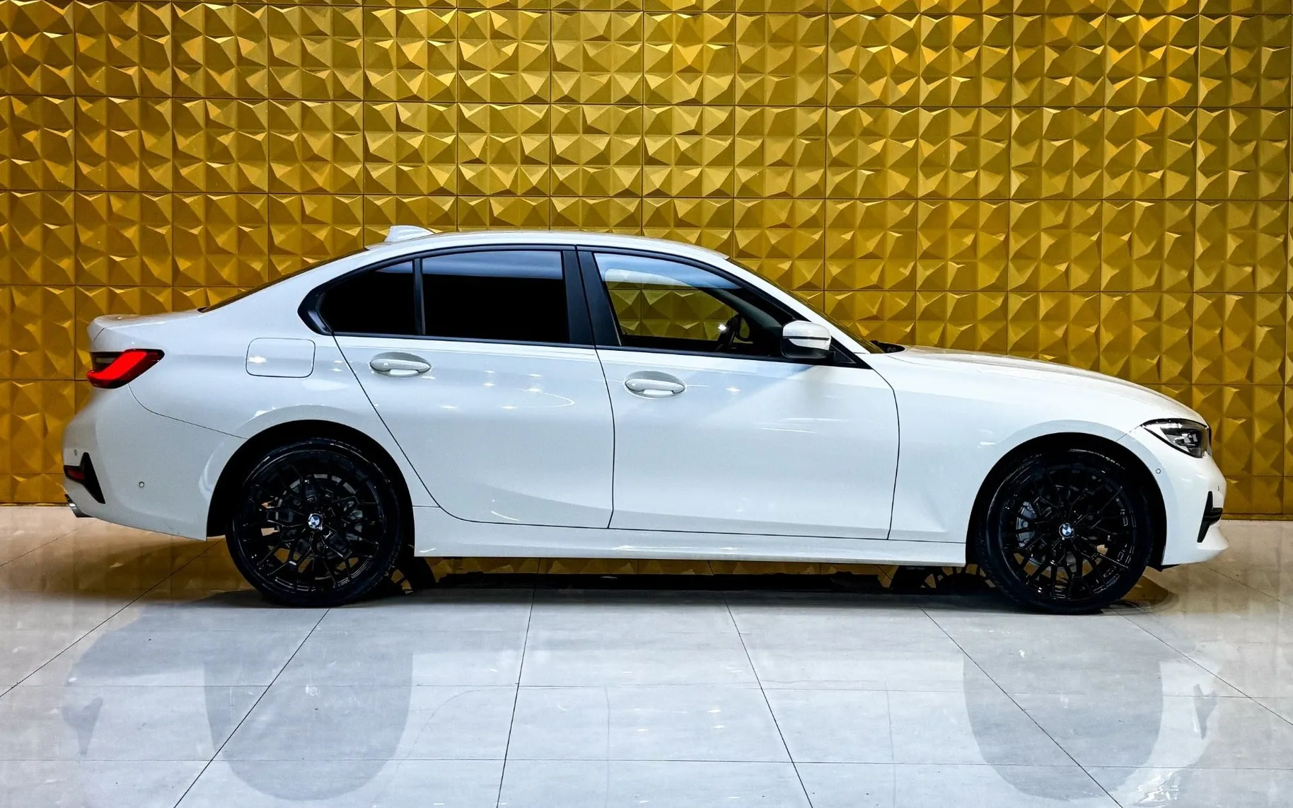 Notranja slika - BMW serija 3: - 320d xDrive AUT.-KAMERA-GRETJE-EL PRTLJAZNIK - 12