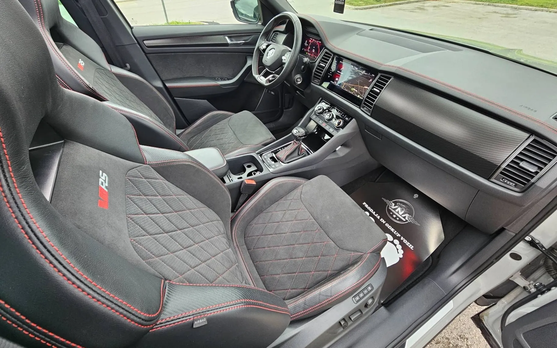 Notranja slika - Škoda Kodiaq - 4x4 2.0 TSI RS DSG |PANORAMA|KLJUKA|KAMERA|NARDO| - 9